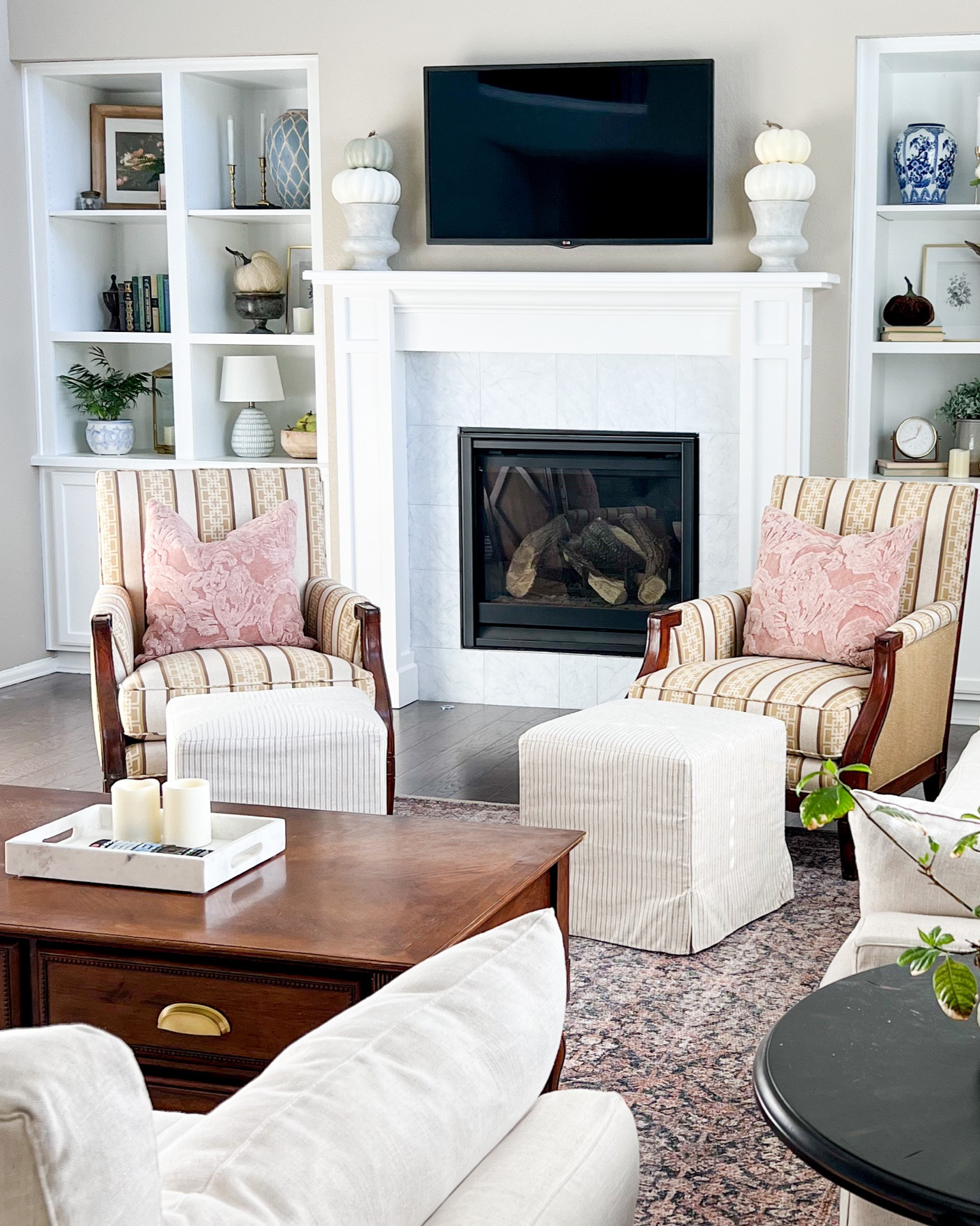 My Studio McGee slipcovered ottomans are on sale! Hurry, they go out of stock quickly!

Living room, rug, marble tray, fall decorations, autumn decor, faux pumpkins, grandmillenial style

#LTKsalealert #LTKhome #LTKHalloween