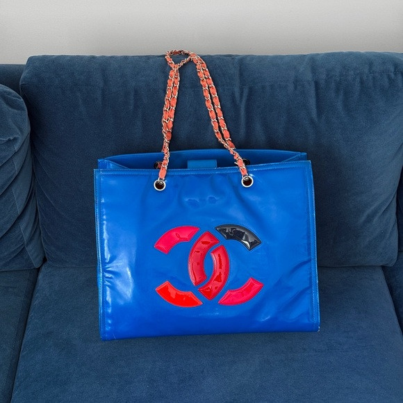 CHANEL
Blue Multicolor Patent Vinyl
Lipstick Ligne Tote Bag | Poshmark