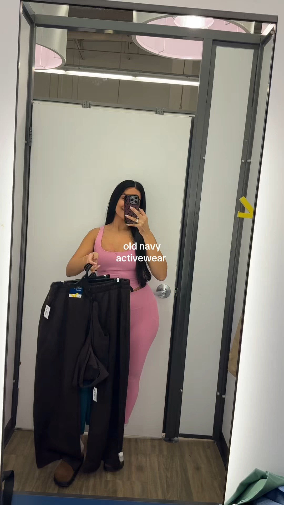 I’m 5’3 and wearing a size small in everything except the wide leg brown pants are a medium! 🤍