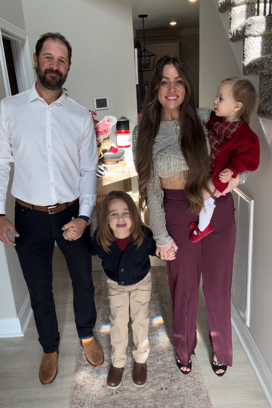 Fam Christmas Pic Outfit Inspo!


#LTKFamily #LTKHoliday #LTKSeasonal