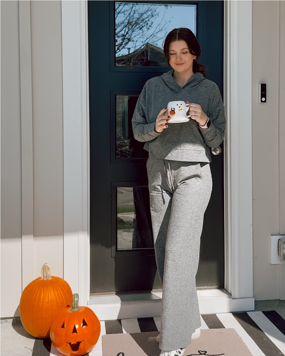 I love this post partum outfit for fall. This #fabletics set is the comfiest set in my closet right now. I’ve been living in this. I’m 5’7” and 150 lbs wearing a size medium in the top and bottom. 

#postpartumoutfit #workoutsets #fallfinds #cozyoutfit #falloutfit

#LTKActive #LTKFindsUnder100 #LTKFitness