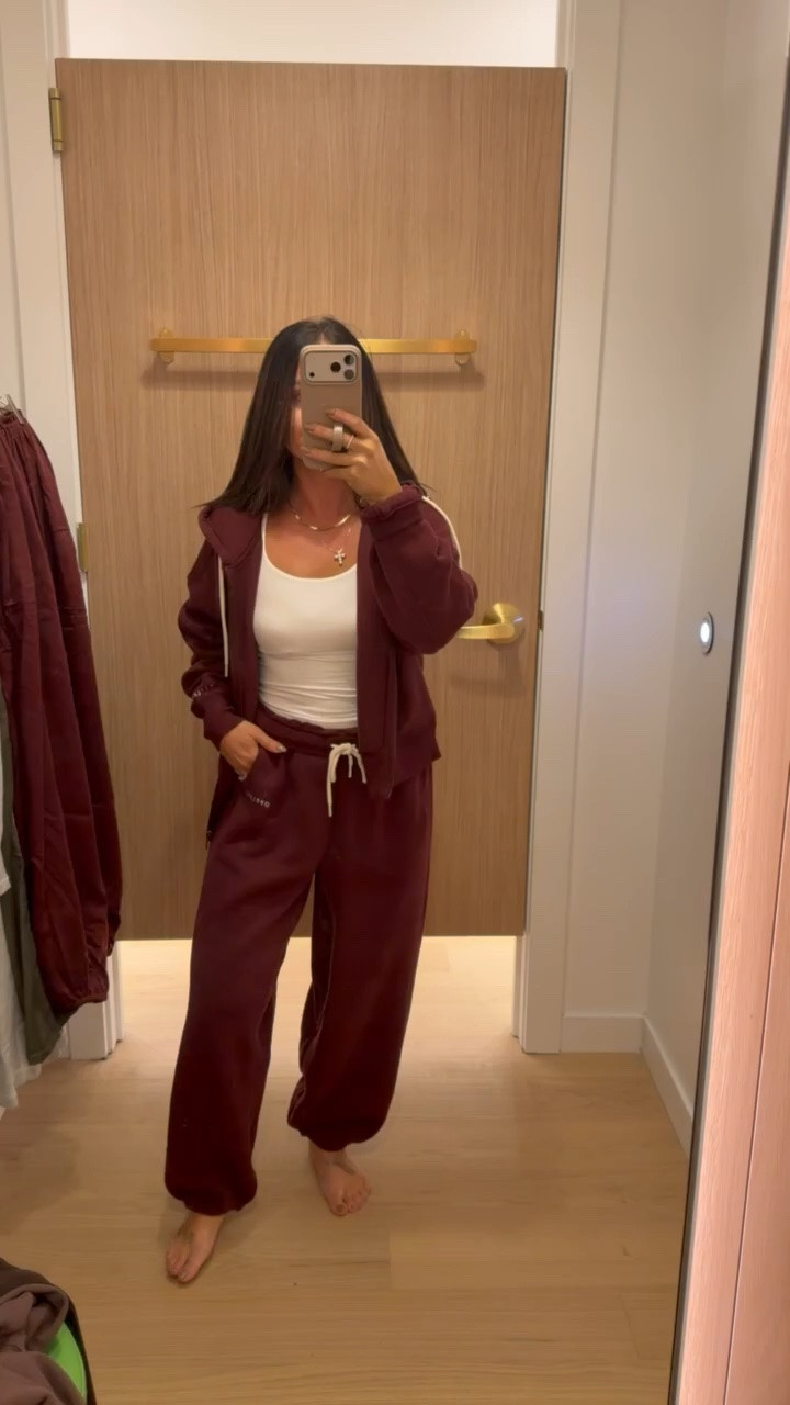 Burgundy set for fall >>

#LTKootd #LTKgrwm #LTKSeasonal