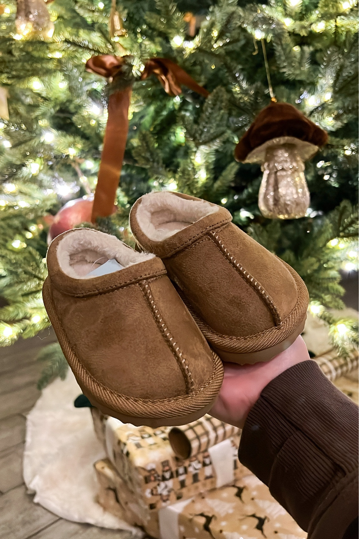 Target — Cat & Jack toddler slippers $15

#toddlerslippers #toddlerkids #slippers #uggslippers #catandjack #cozyslippers #comfyslippers #baby #babyboy #babygirl #toddlergifts #targetfinds #targetcatandjack #targetbaby #targetslippers #babyboystyle #ltkshoecrush 

#LTKSeasonal #LTKbaby #LTKkids