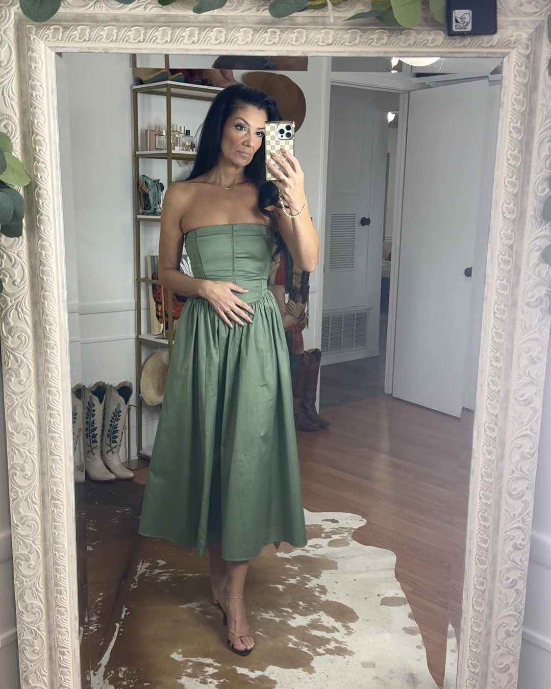 Date night
Xs but the top part is very tight so if you have boobies, you might wanna make sure you check the sizing on that. There is a tie in the back where you can tighten and there is smocking so there is some stretch, but zipping up the side was difficult for me. ￼
I didn’t wear a bra there is removable padding in the top. There is a light sheen in the material 

#LTKOver40