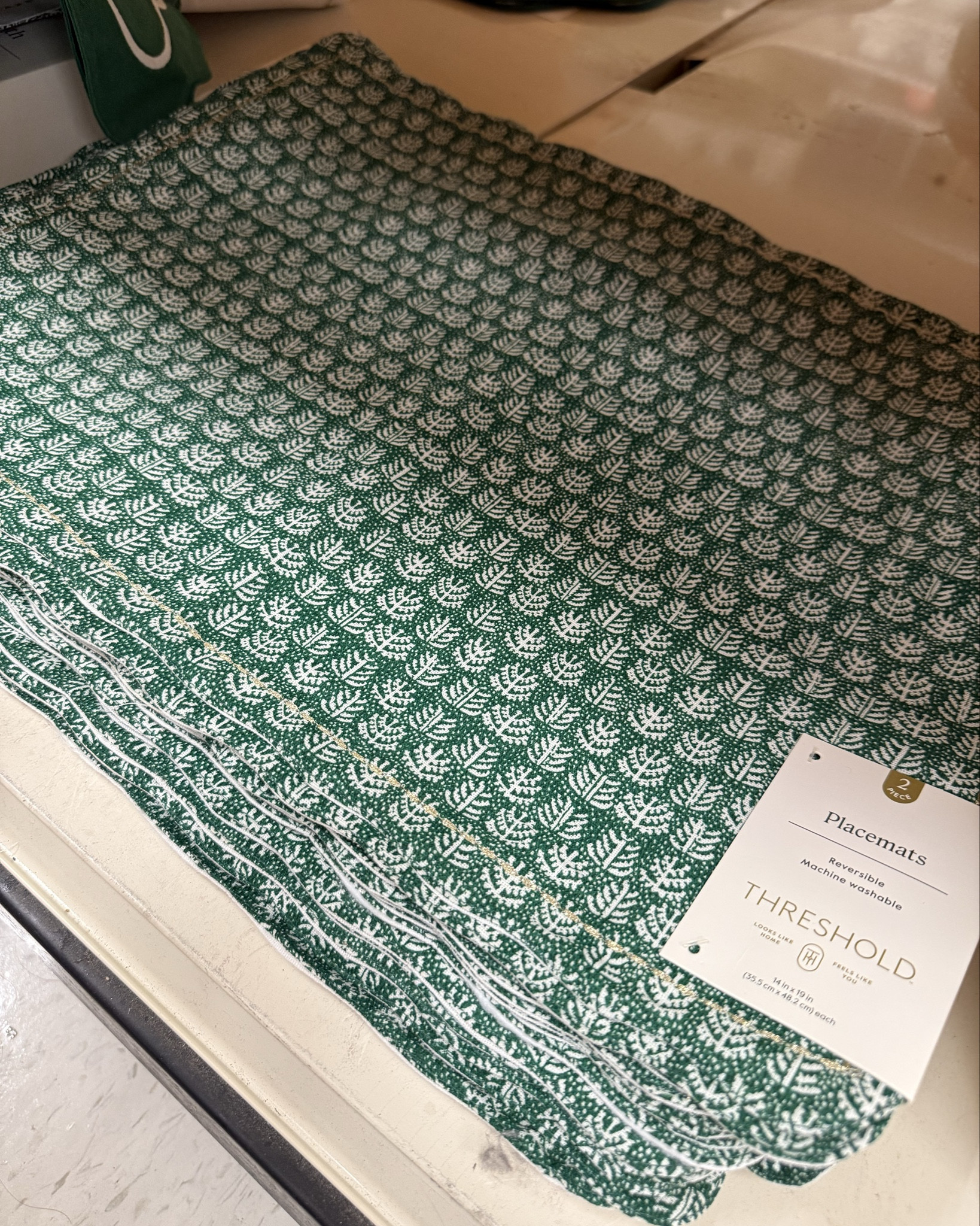 Gorgeous Christmas tree holiday hosting collection 

#LTKHome #LTKSeasonal