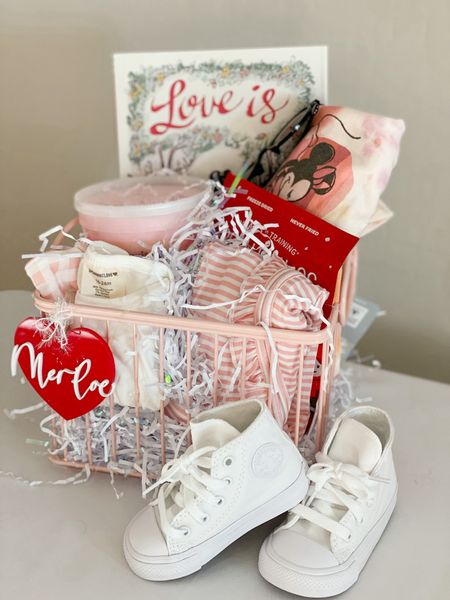 Valentine’s Day Basket ❤️

Valentine’s Day outfit 

Toddler / boo basket / heart / kids Valentine / toddler basket / toddler Valentine / heart tag / Valentine book 

#LTKkids #LTKbaby #LTKSeasonal