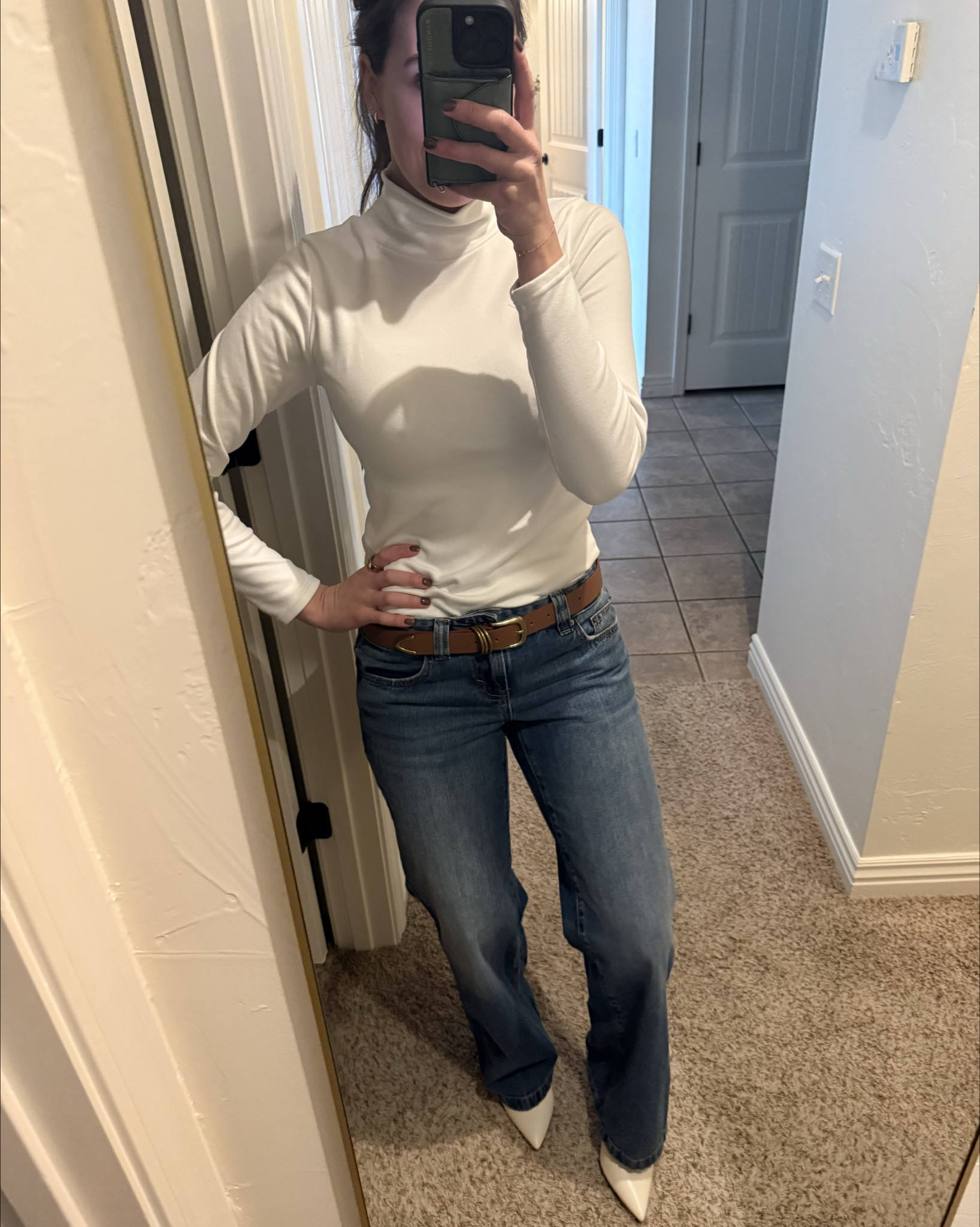 The cutest winter dinner outfit. Throw a coat over it and you’re set🫶🏼

Turtleneck: small
Jeans: medium indigo, 26
Belt: mediumm

#LTKootd