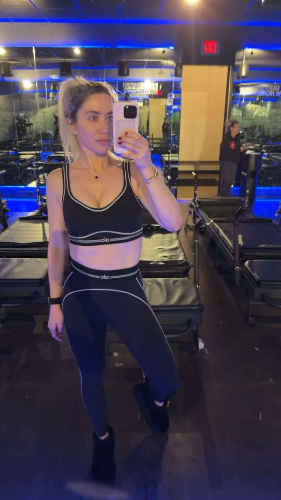 Probably my least flattering workout set but I took the tags off and threw them before trying so making use of it!

Size XS / I’m 5’5.. I think this set would work best for someone who is tall and lean!



#LTKfoodie #LTKootd #LTKfitnessgoals