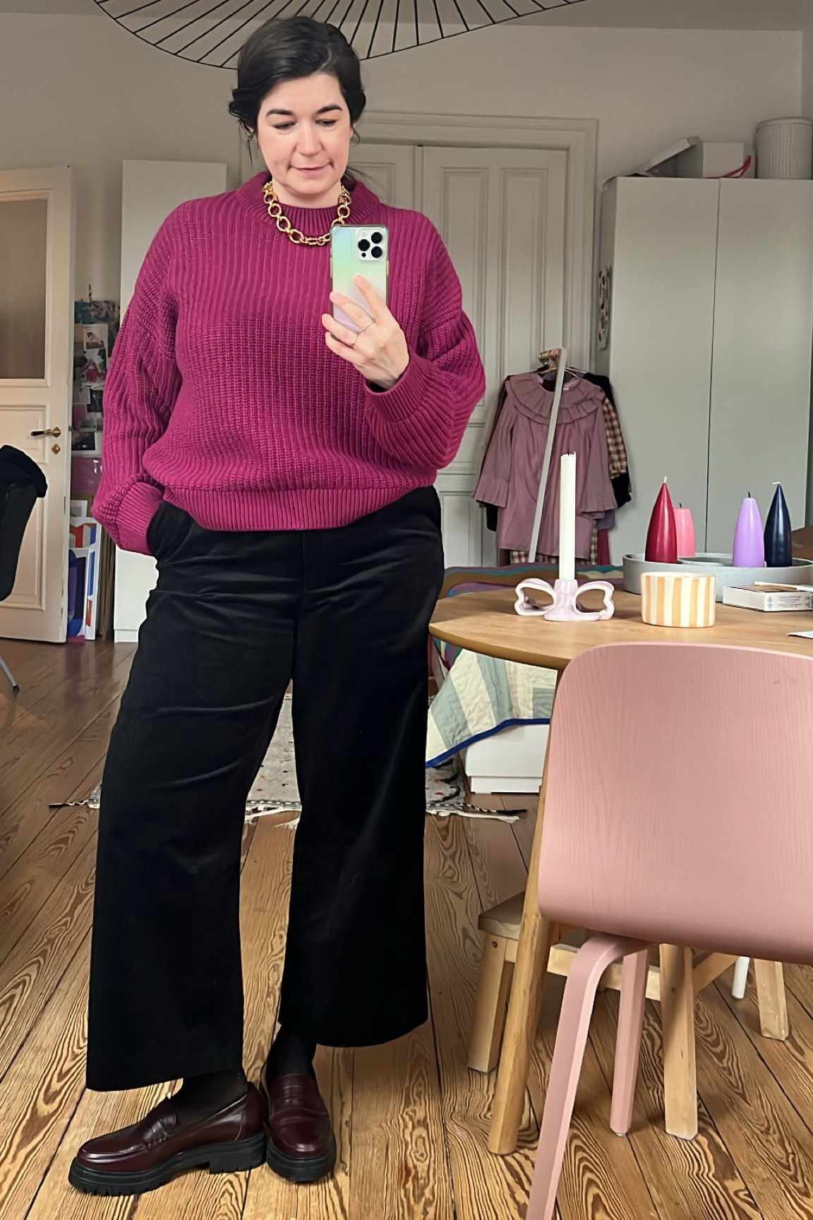 Low key Weihnachts-Schick mit Cordhose und Wollpulli in Knallerfarbe! Ein Outfit zu Weihnachten, das easy zwischen Alltags-Look und feierlich geswitcht werden kann. #weihnachten 

#LTKeurope #LTKwinter #LTKdeutschland