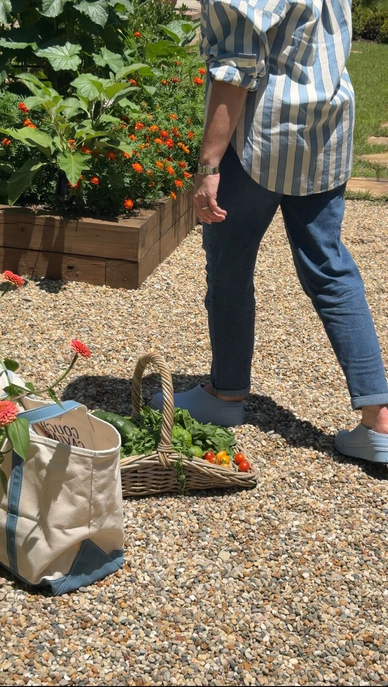 In the garden in my LL Bean! 

outfit l clogs l garden  

 #LTKootd