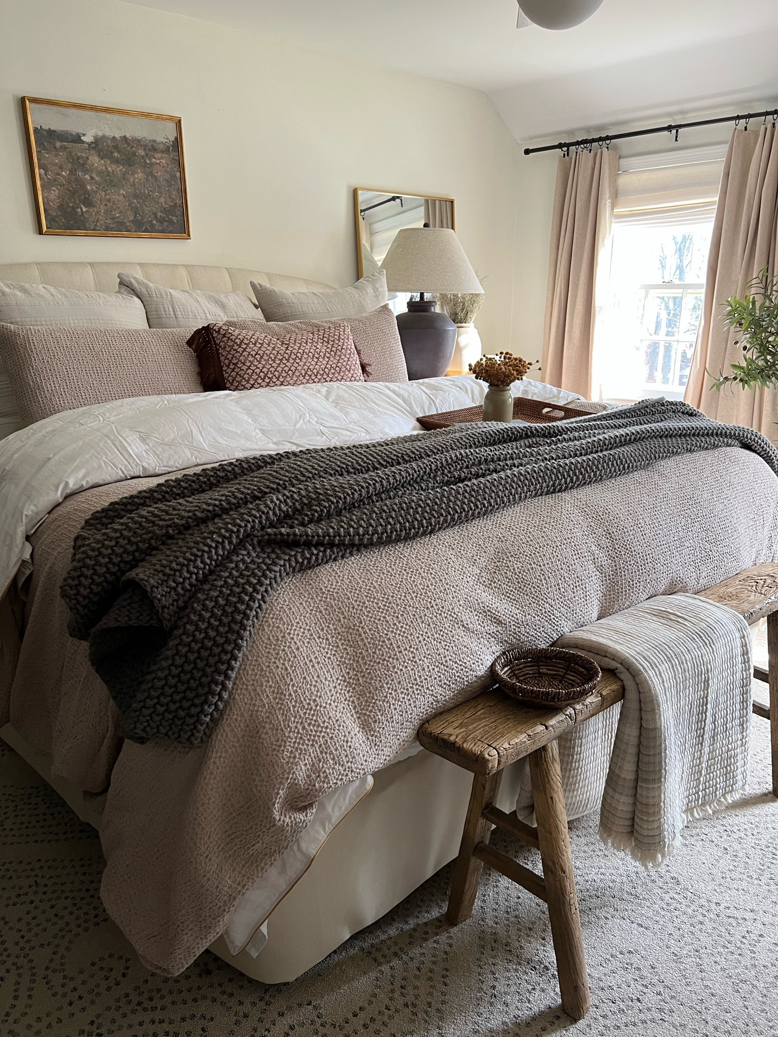I am loving my new @puredown down comforter! It’s so warm, perfect for the cold nights we’ve been having! I think I want to add some beadboard or something as an accent wall this year, and also switch this rug out to something a little moodier! 