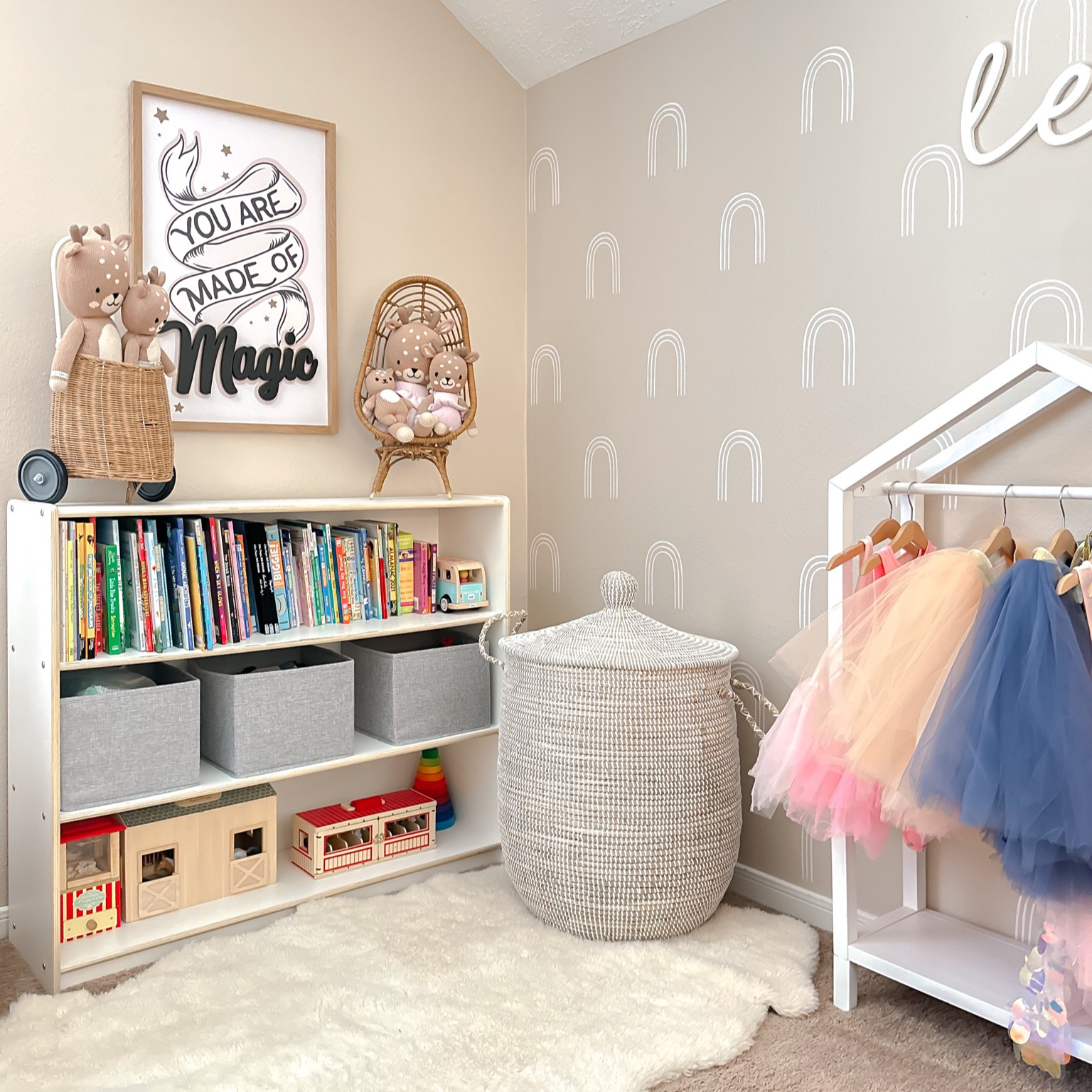 Playroom Organization 

I love these large beautiful baskets from Serena & Lily for storing stuffed animals & blankets. 

#serenaandlily #baskets #organization #organize #playroom 