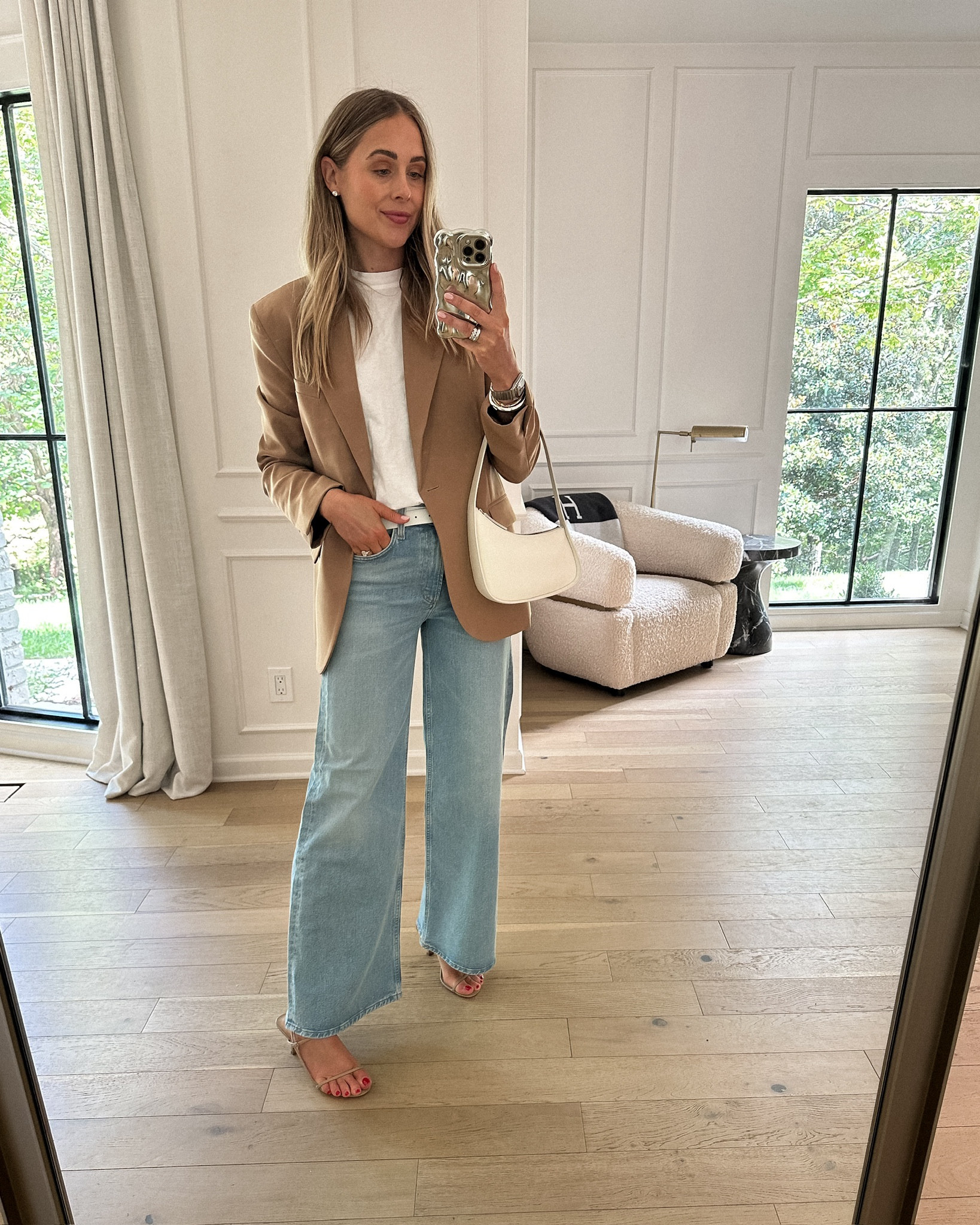 Blazer size small (use code FJ20)
Tshirt size 0
Jeans TTS
#fashionjackson #falloutfit 