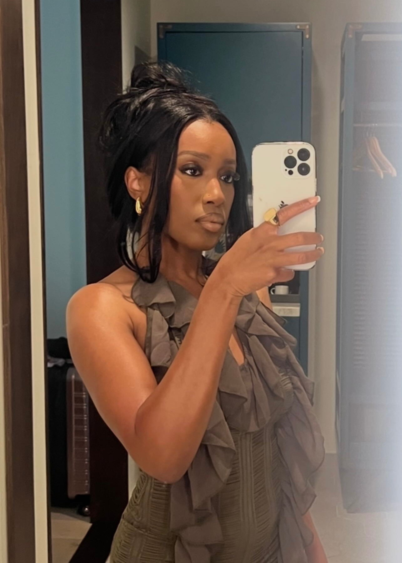 GNO OOTN
Dress: Fashion Nova 
Earrings: Amazon
Extensions: Amazonn