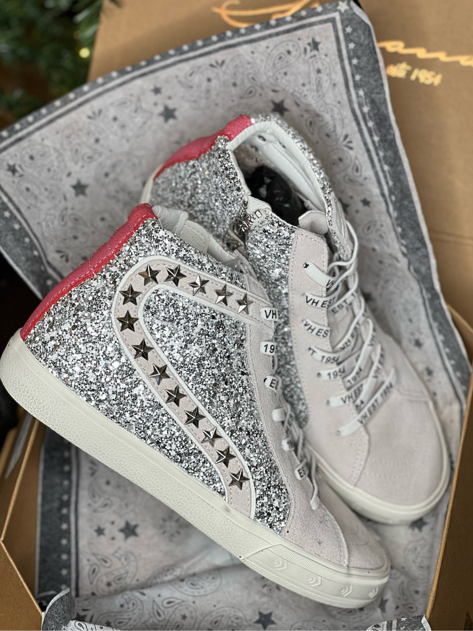 Amazon glitter sneakers
Size up half size 


#LTKHoliday #LTKSeasonal #LTKshoecrush