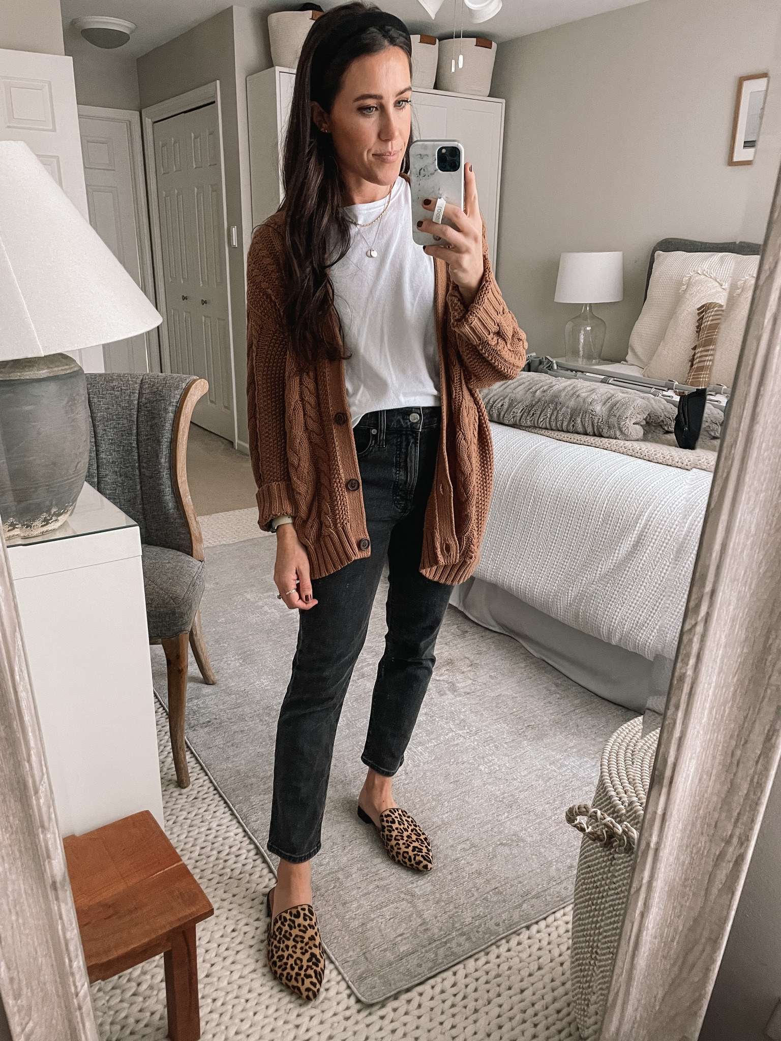 11.3.22
Jenni Kayne Cardigan, Madewell Denim 

#LTKSeasonal #LTKstyletip