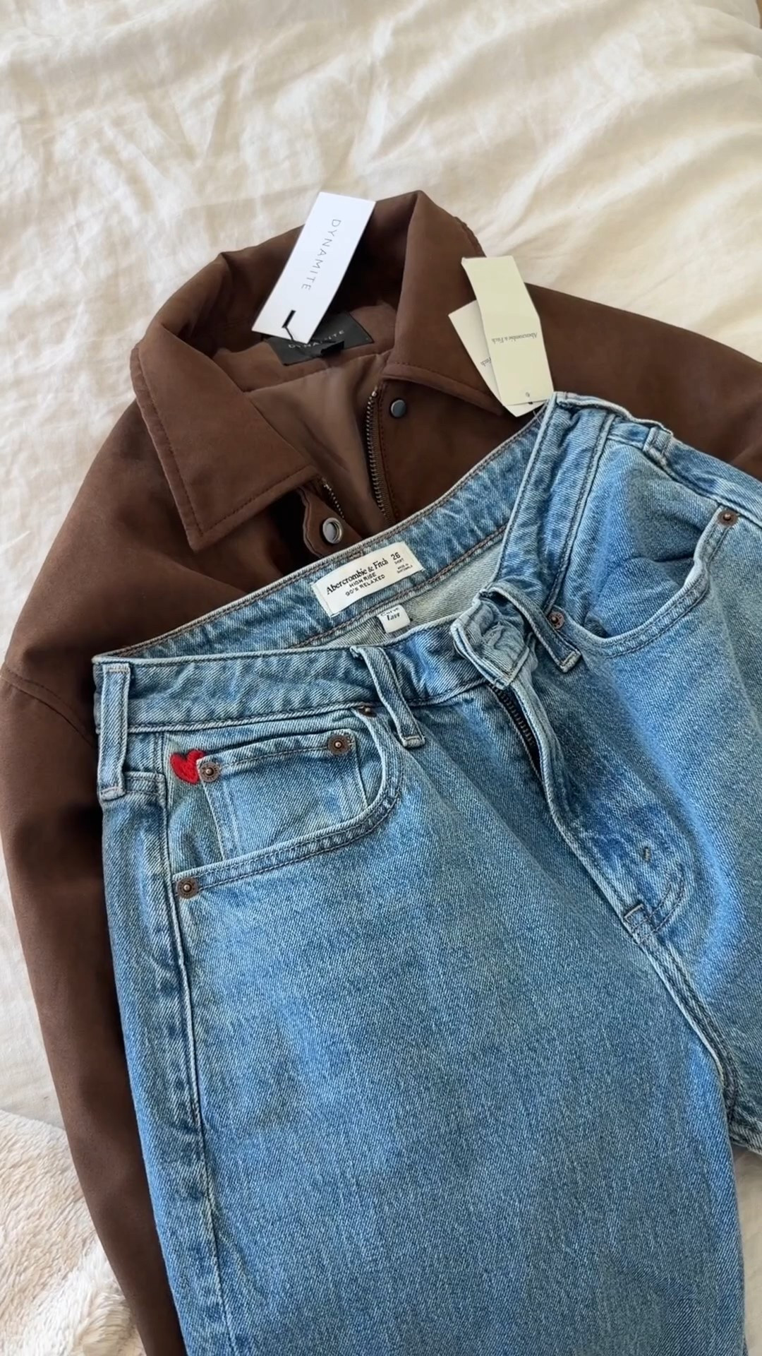 Subtle casual Valentine’s Day outfit idea 
Jacket: xxs/xs
Bodysuit: small
Jeans: 26 short 
Leopard print flats: 6.5 
Scent of the day
Designer inspired sunglasses 
White mini bag

#LTKValentine #LTKootd #LTKPetite