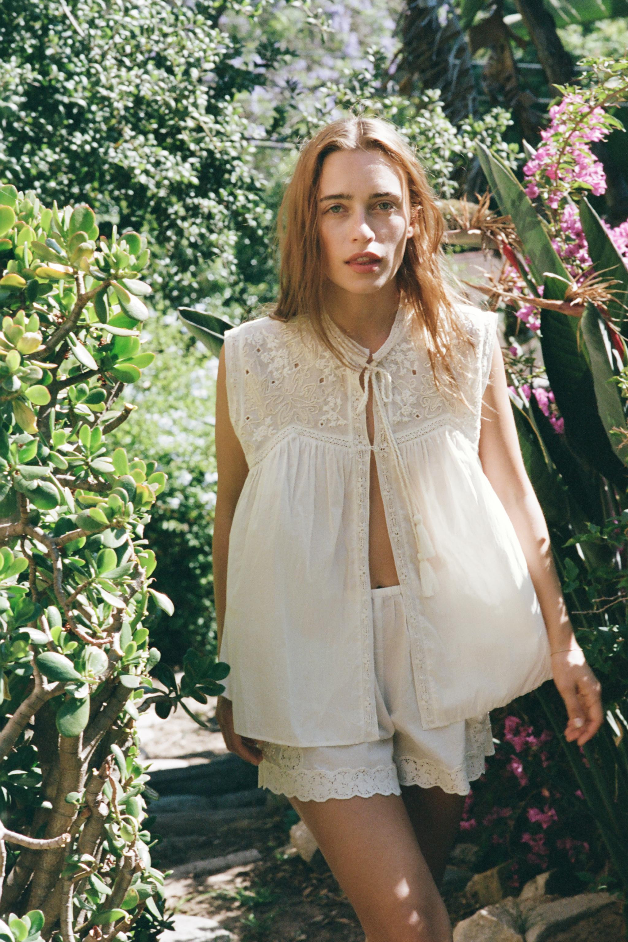 EMBROIDERED LACE TOP LIMITED EDITION | Zara US