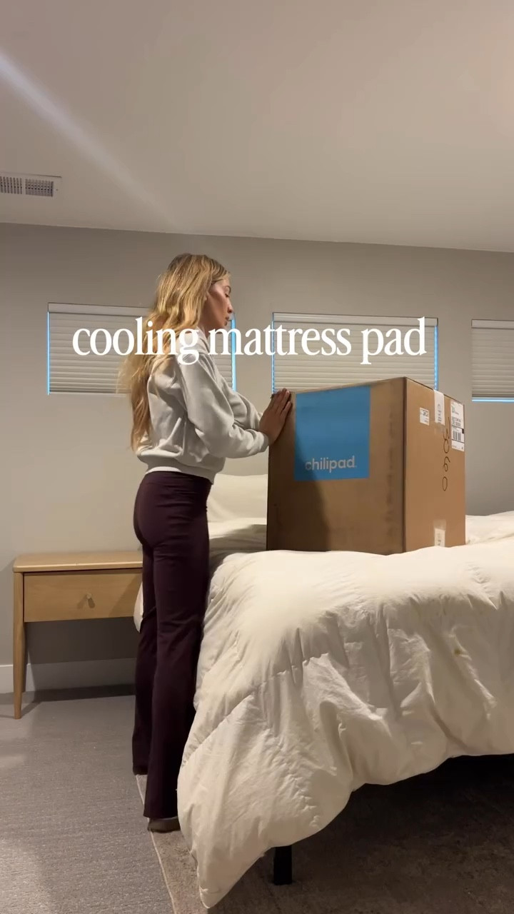 Say hello to better, cool sleep with @chilipad 😴 

My husband has been using Chilipad for years and his sleep has drastically improved. I wanted to get in on it so we upgraded to the We pad. We can each control our own side. 

Schedule automated temperature adjustments throughout the night to keep your bed at the perfect temperature. 

#chilipad #wepad #bettersleep #coolsleep #chilipadpartner