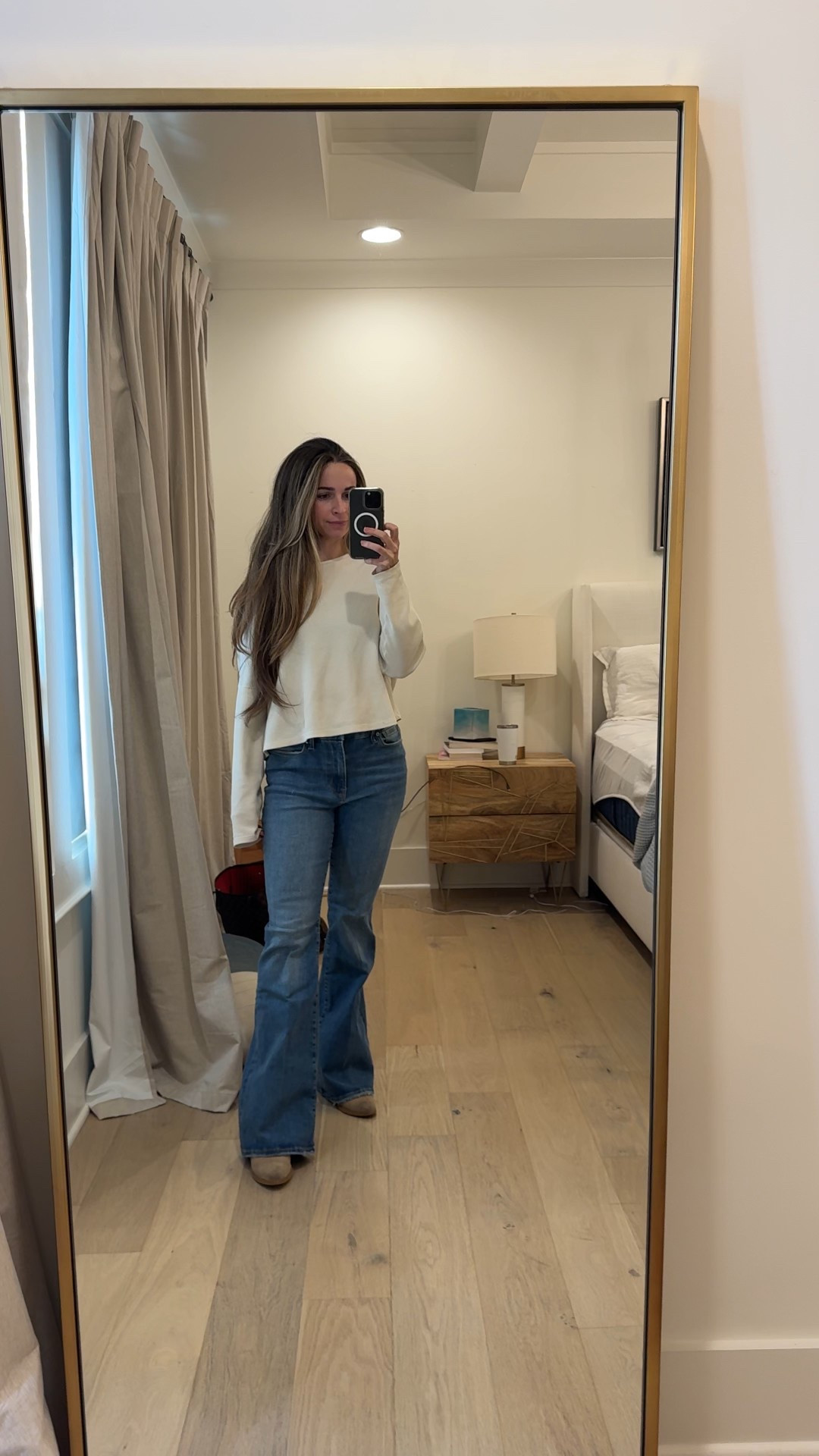 These Good American jeans are the PERFECT maternity jeans for the early months. They fit up to 4 sizes 😳 it’s magic. I’m 12 weeks pregnant here.

They’re also 30% off right now!

#LTKSaleAlert #LTKSeasonal #LTKBump