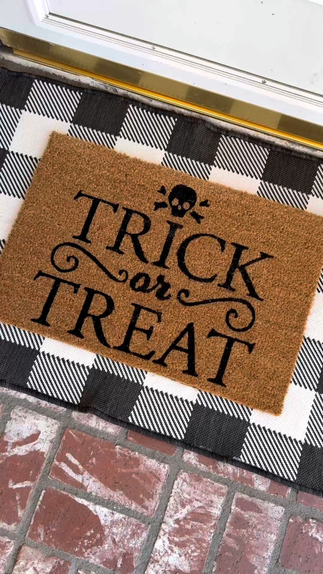I love the layering of these 2 affordable rugs! The perfect Halloween decor🖤🤍🎃

#LTKHalloween #LTKHome #LTKSeasonal
