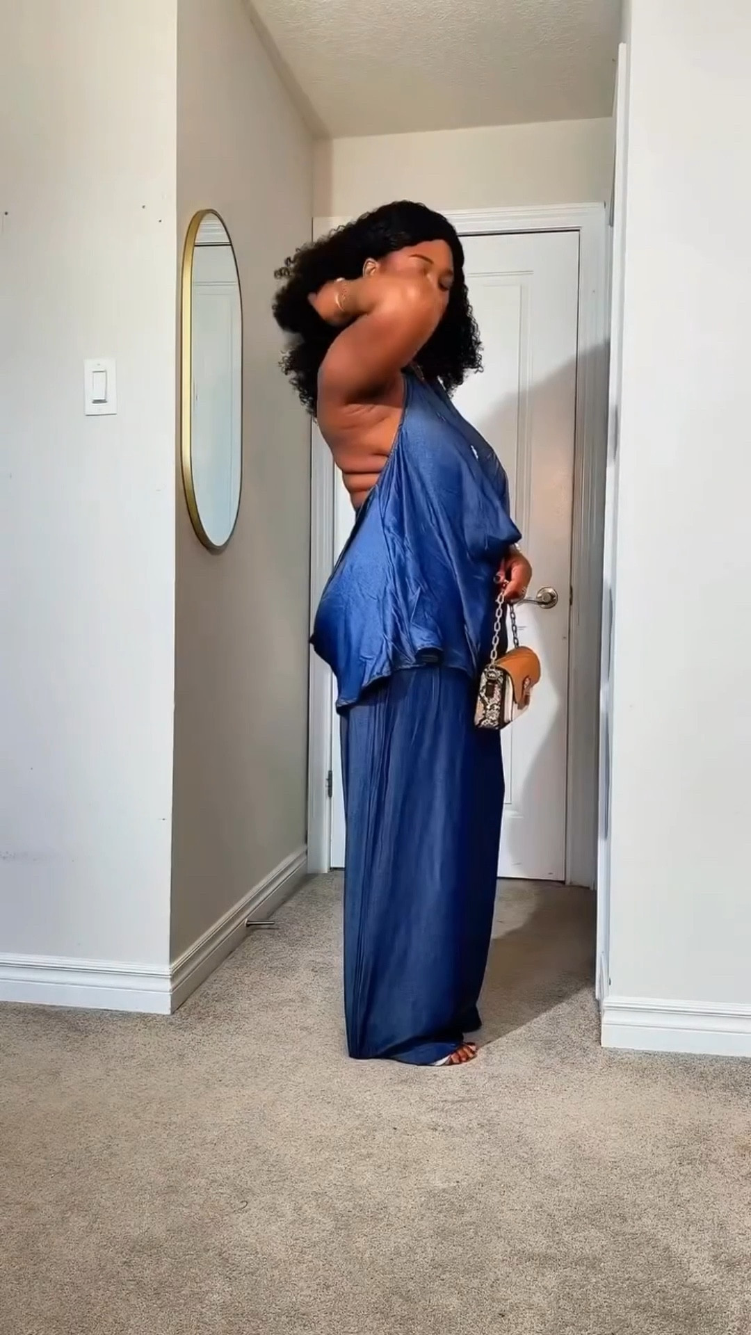 Two Piece fit day 😉 

Hair @tennys_hair 
Bag @aldo_shoes 
Fragrance @maisonmargielafragrances
Body fat @mz_torais 😂 

Fashion fit | two piece fit | ootd | GRWM