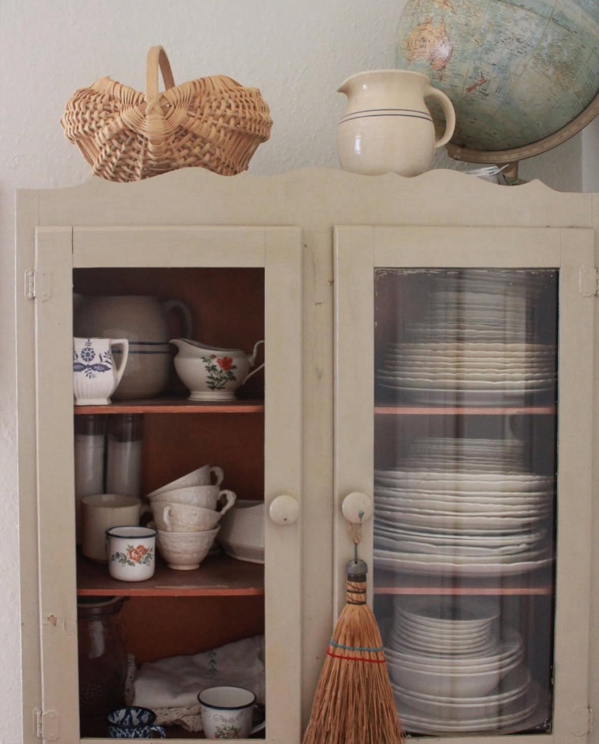 Create a vintage, eclectic home! #etsyfinds #vintagehome

#LTKFindsUnder50 #LTKHome #LTKFindsUnder100