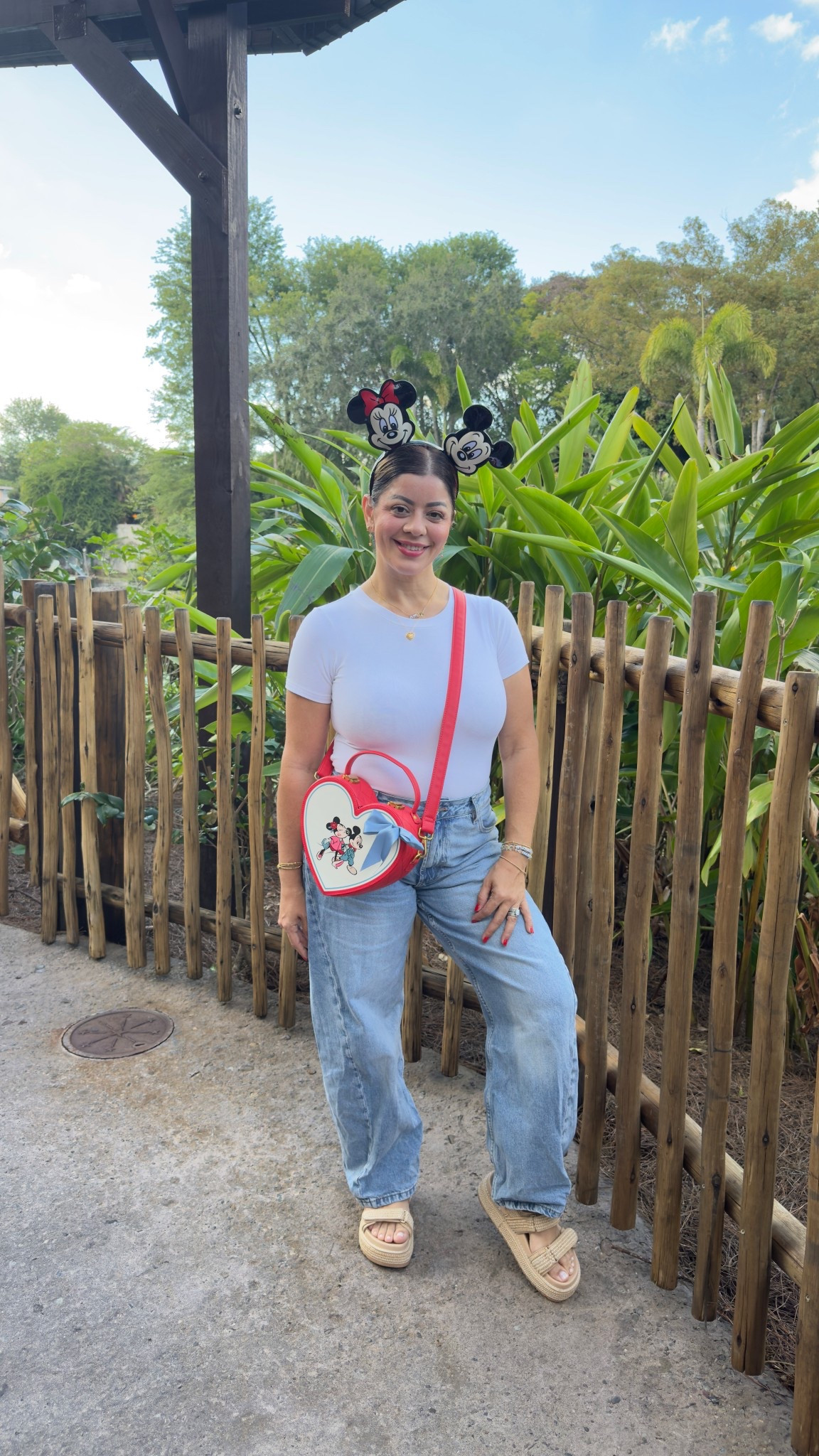 Mickey Classic Disney Outfit.❤️ #Mickeyoutfit #minnieoutfit #macysxdisney #loungeflypurse