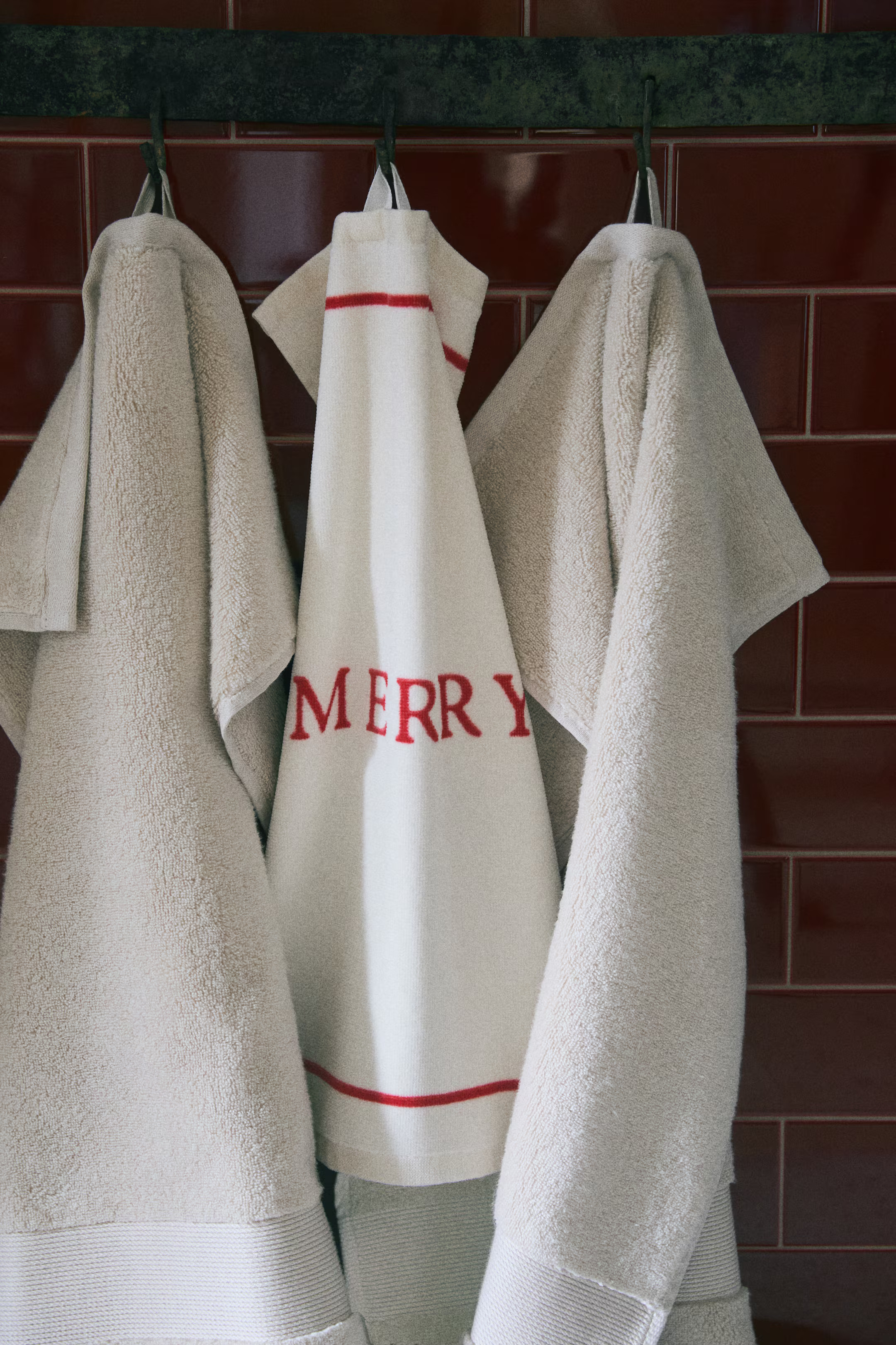 2-pack Velour Guest Towels with Motif | H&M (US + CA)