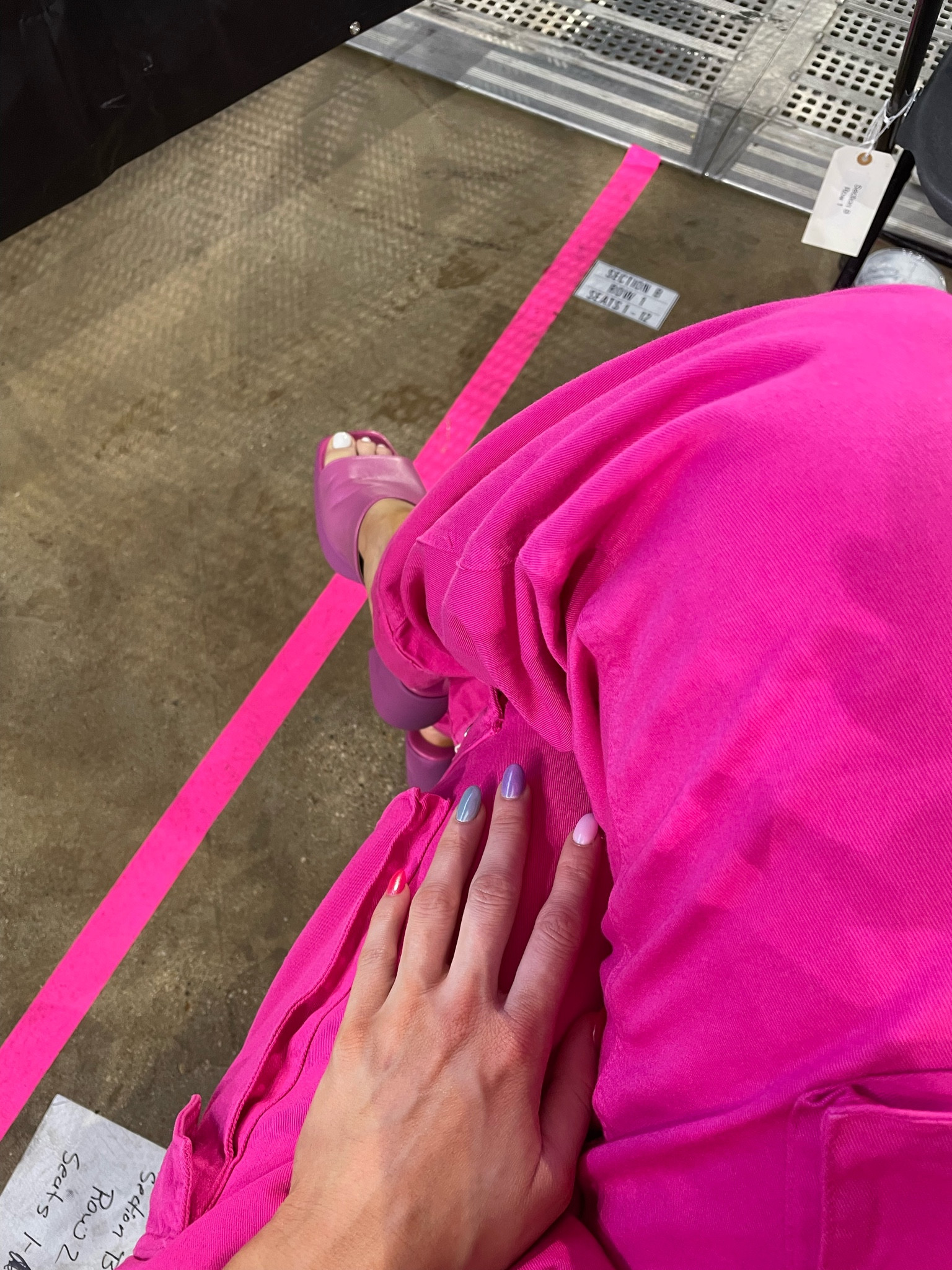 Concert fit.
The pants aren’t my exact pants. If I was to chose one I would go with the pants from revolve first. 