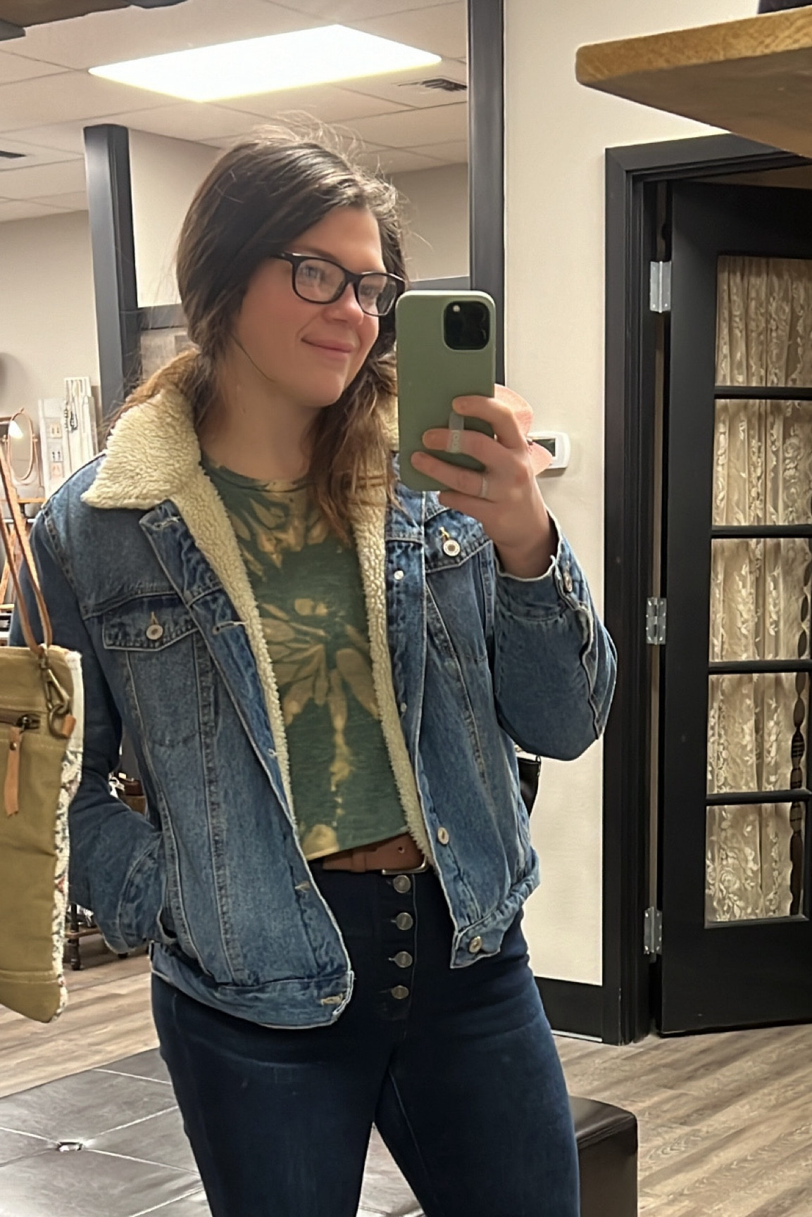 # reason I love this Sherpa denim jacket = Lived in feel 🙌🏼 It’s so comfy and everything you want in this style of jacket. 

Peep the link for the flares I’m wearing too! They are 🤌🏼 (I would suggest sizing  down on the jeans because they have decent stretch and can tend to get loose) 

Wearing size 29 (would have bought size 28 // Kancan is great for comfort level and fit 👌🏼 but you gotta know how to choose your size  

**You can check the stretchiness level in the description: It will be on a scale of rigid to super stretch. I personally size down for higher stretch styles and size up sometimes if it says “very rigid”  

#LTKfindsunder100 #LTKmidsize #LTKstyletip