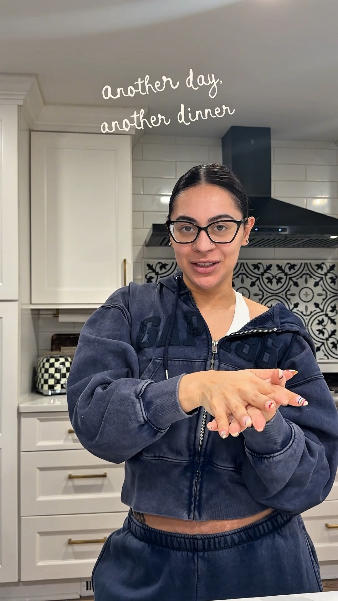 Creamy pasta & grilled chicken for dinnnnna 🫶🏼😘 linked the garlic slicer and sweatsuit for you girlies 



#LTKdayinmylife #LTKmomlife #LTKHome