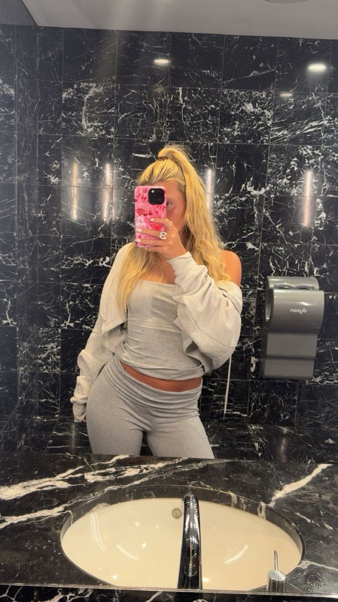 i love a matching set🩶 wearing size small top and bottom 



#LTKootd #LTKdayinmylife #LTKSeasonal