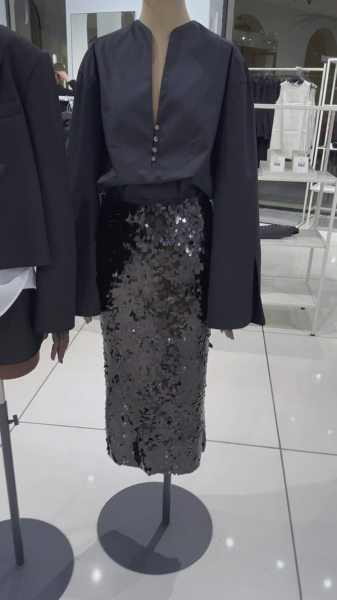 Beautiful black outfit from H&M great for festivities and with the black Friday around the corner just in the perfect timing 😍 #hm #squinceskirt #blacktop 

#LTKpartywear #LTKCyberWeek #LTKeurope