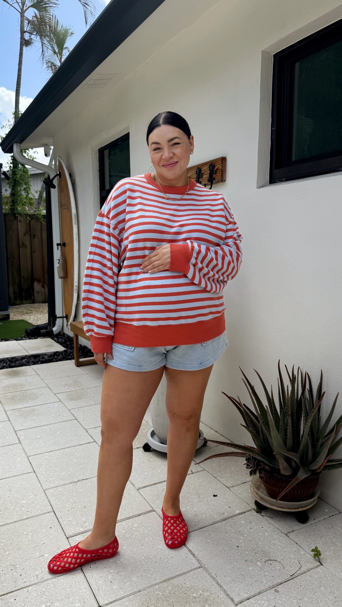 The comfiest lounging set. Top is super oversized, I’m wearing a large top, xl bottom.

Sweater is only $35 rn❤️