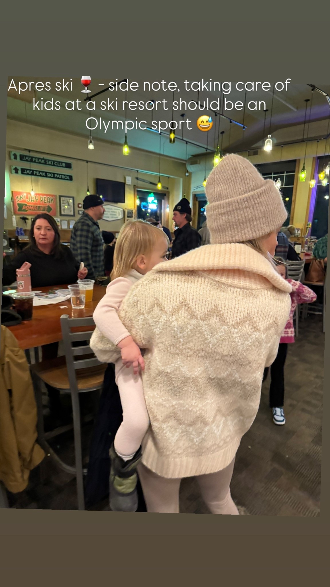 Apres ski 🍷 - side note, taking care of kids at a ski resort should be an Olympic sport 😅
*wearing smalls