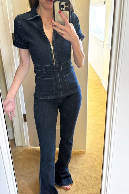 As denim jumpsuit is one of the easiest things to style! Appropriate from a country concert to date night 🔥 TTS, for best fit, make sure you know your inseam! Make sure you look at inseam for perfect length!
