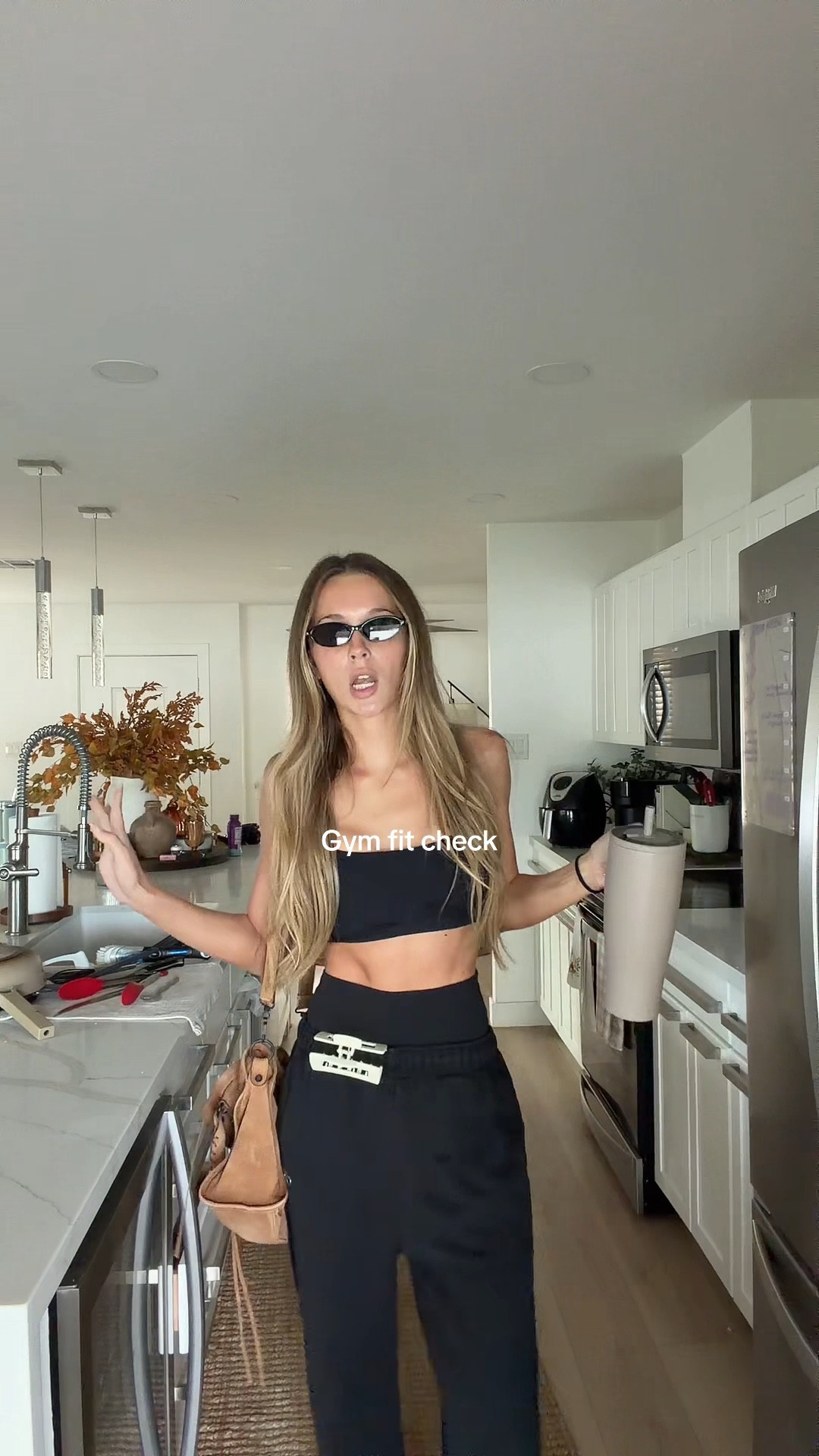 Gym OOTD🏋️

Workout sets, all sweatpants, alo sports bra, lululemon biker shorts, hoka 