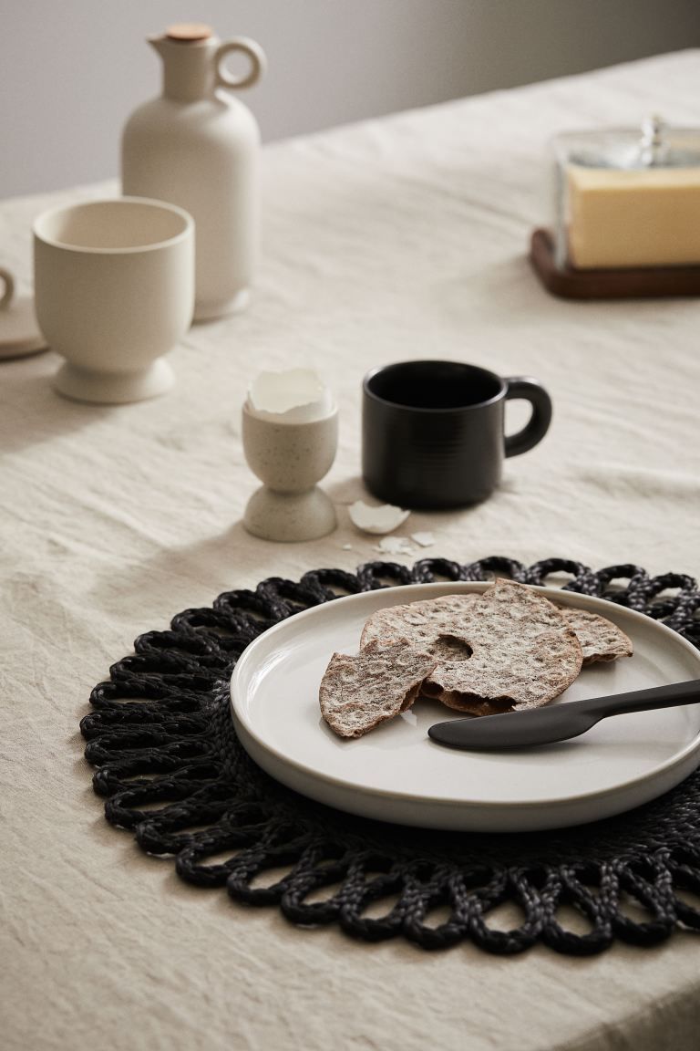 Hole-patterned table mat | H&M (UK, MY, IN, SG, PH, TW, HK)