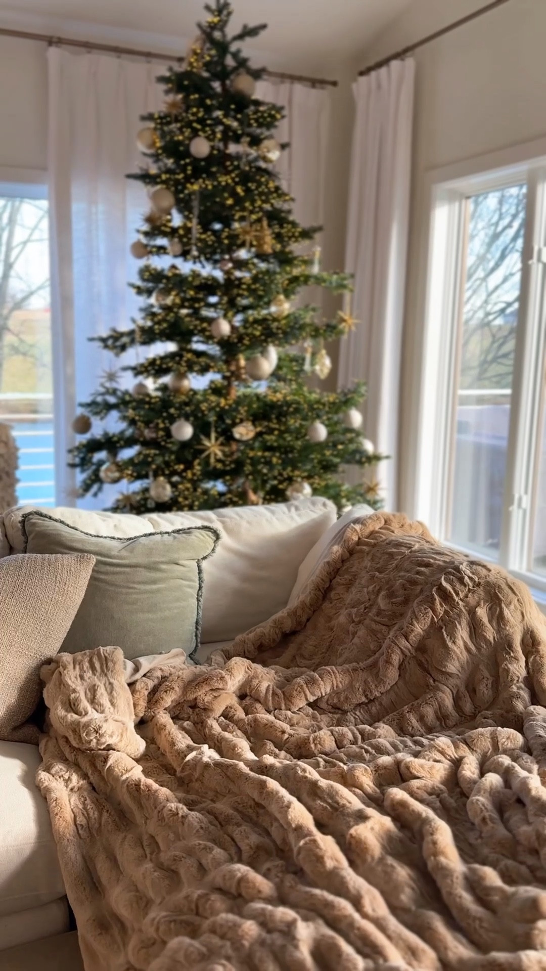 Two cozy arhaus gifts ✨