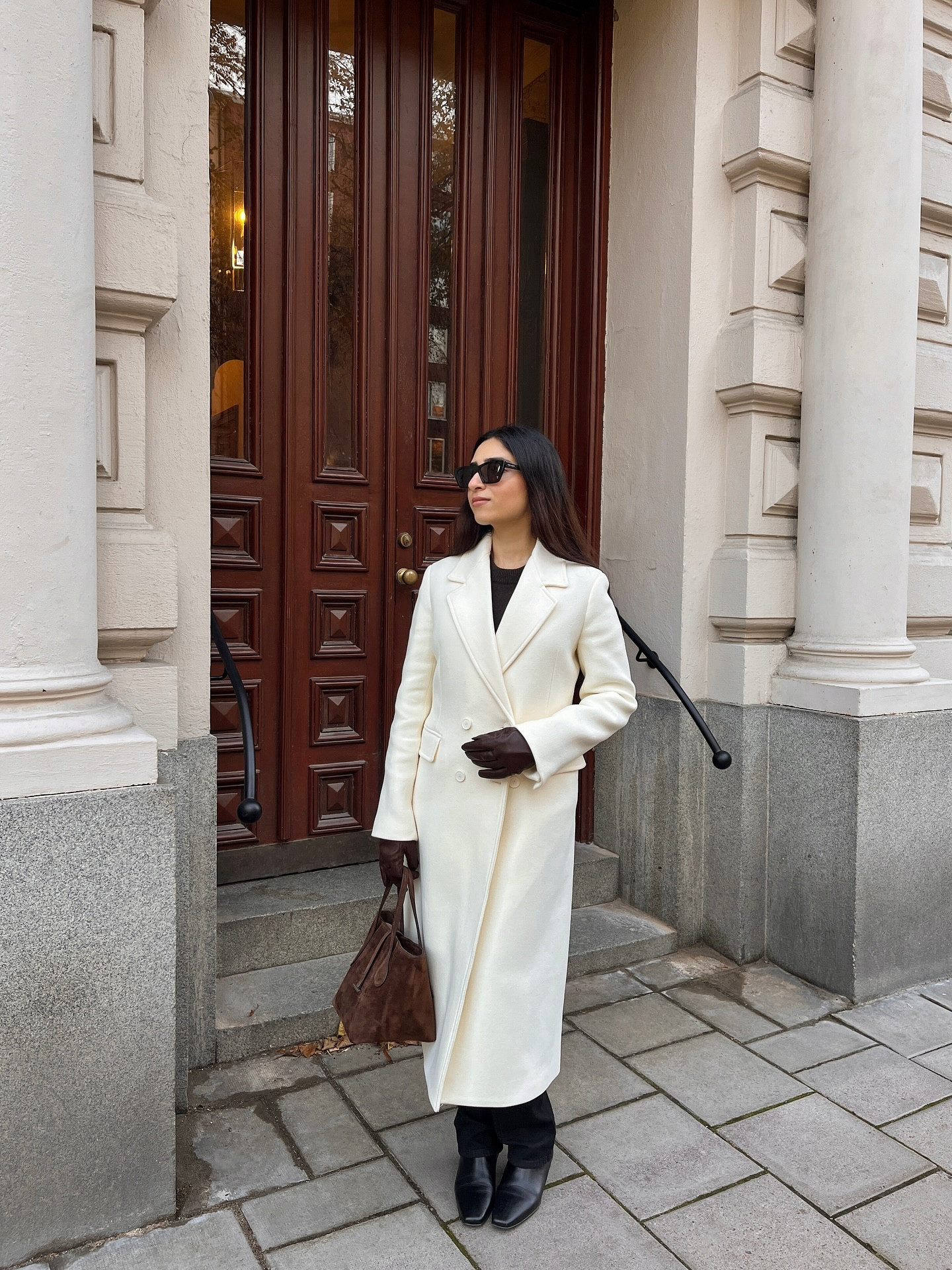 From a crisp, sunny autumn day..
.
.
Fall outfits, Fall fashion, white coat autumn outfit, Autumn outfit ideas, Minimal chic style, Suede bag, Brown tones fall, Fall mood, Leather gloves, Minimal fashion

#LTKautumn #LTKeurope #LTKworkwear