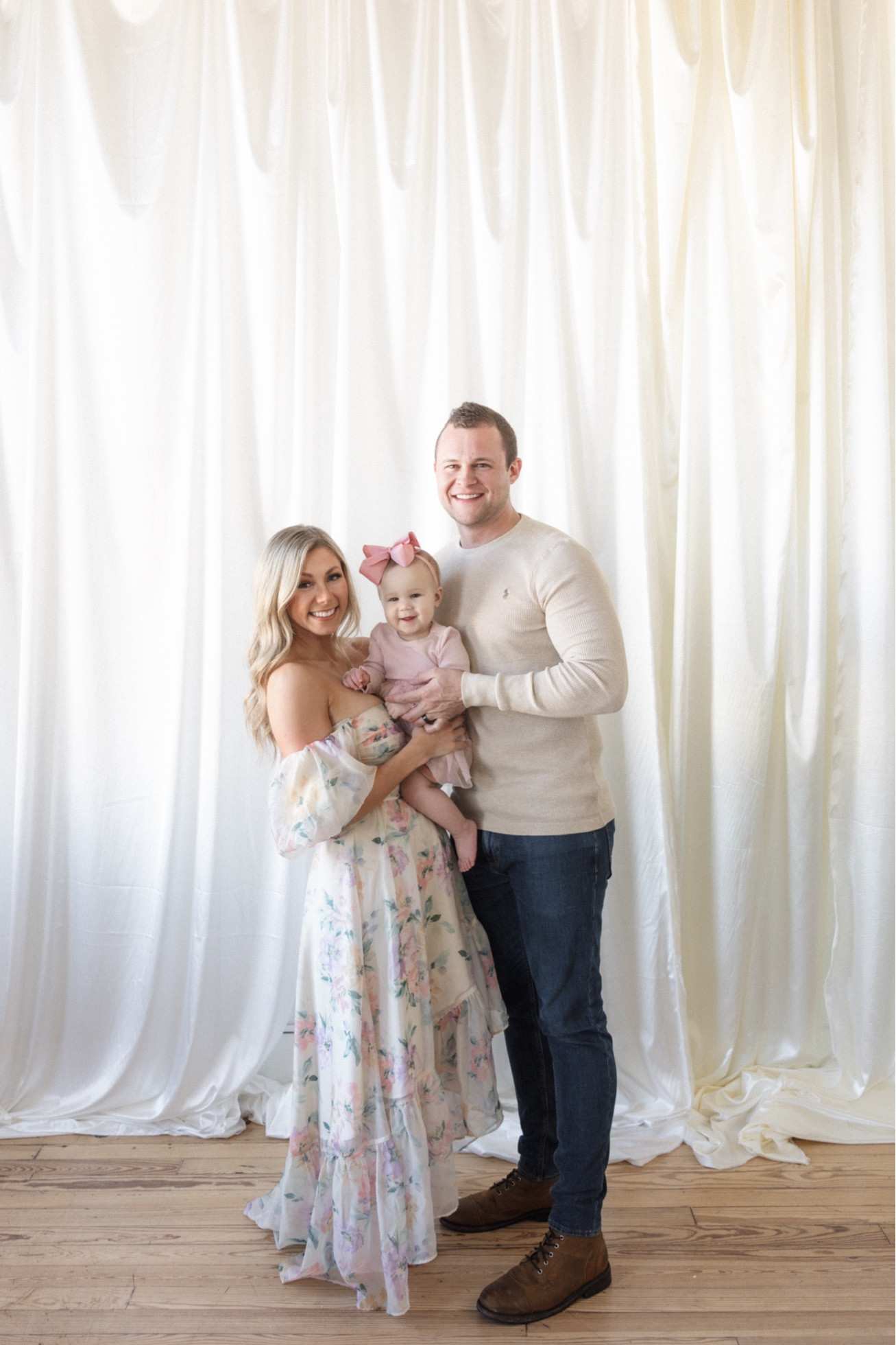 Outfits for family photos #babysfirstbirthdayoutfit #firstbirthdayoutfit #firstbirthdayphotoshoot #babygirldress