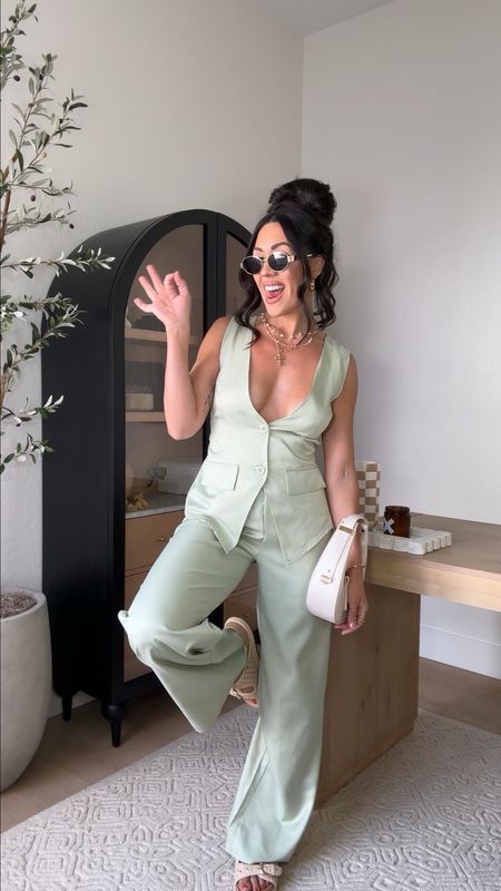 The perfect Spring jumpsuit!!!🕊️🐚 comment LINK to get her sent to your inbox! She also comes in another color. I styled her with these @samedelman sandals and my @iconiclondon roll on shimmer!

Spring outfits, women’s jumpsuits, clean girl, under $50, event ready outfit, ways to style, Amazon fashion, Amazon finds, mom style, that mom

#LTKfindsunder50 #LTKsalealert #LTKstyletip