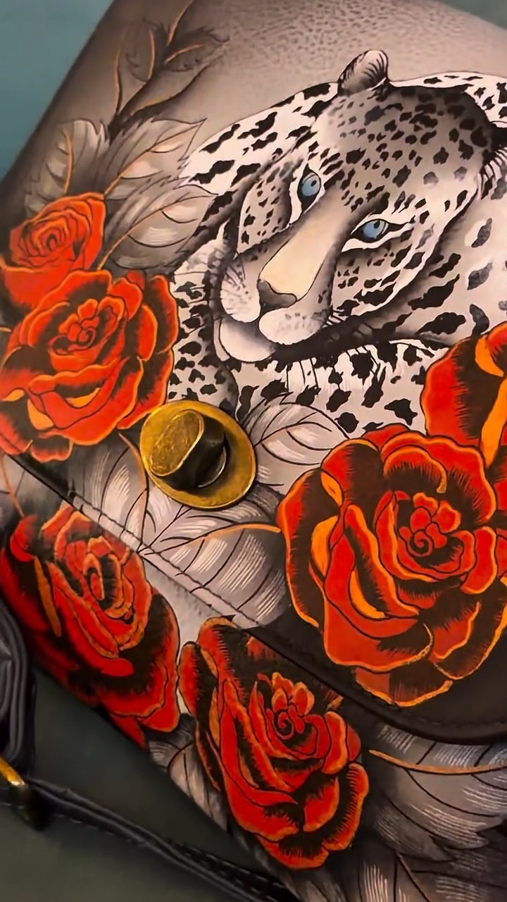 This Valentine’s season, love was in the air… and so was the rain. 🌧️💘 in Austin-TX.
.
Brand 🐅@anuschkaleather
.
On February 14th, my date turned into the most magical rainy-day adventure and my Triple Compartment Flap Crossbody 8428 paired with the Auto Open/Close Printed Umbrella 3100 (Wolf) made it unforgettable. 
.
🐺Each piece is hand-painted and crafted by artisans, transforming timeless leather into colorful expressions of individuality. It’s fashion, art, and storytelling woven into your everyday life from travel ✈️ to work 💼 to romantic rainy walks. 💞
.

👜 Triple Compartment Flap Crossbody 🐅8428
.
Why I love it:

✨ Hand-painted genuine leather 🐾Every bag is a wearable work of art.
✨ Triple compartment design 🐺Perfectly organized for phone, lipstick, wallet & little love notes. 💌
✨ Secure flap closure Keeps essentials safe while you focus on the moment.
✨ Lightweight & comfortable crossbody strap – Hands free for holding hands. 🤍
✨ Timeless silhouette: Elegant enough for date night, practical enough for everyday adventures.
.
It’s not just a bag, it’s confidence, color, and creativity wrapped in leather. 🐱🎨
.
☔ Auto Open/Close Printed Umbrella 3100 (Wolf)
.
(Because romance doesn’t stop for rain 🐺🌧️)
.
Why it made the night magical:
.
✨ Auto open & close button : Effortless with one hand (especially when he’s hugging you under it 🥰).
✨ Stunning wolf artwork–lBold, soulful, and beautifully detailed. 🐺
✨ Compact & travel-friendly Fits perfectly inside your Anuschka bag.
✨ Strong & durable frame Made to handle unexpected weather.
✨ 

There’s something unforgettable about a rainy Valentine’s date… the sound of drops, a warm hug under the umbrella, and a pop of color against the gray sky. 🌧️❤️
.
With Anuschka, you don’t just carry a handbag you carry art, personality, and a story.
.
Discover your own statement piece at www.anuschkaleather.com
.
Go to my LTK STORE 📲
.
.

Comment BAG below to receive a DM with the link to this post on my LTK ⬇ https://liketk.it/5THWR

.
#AnuschkaLeather #myanuschka 🐱🐺✨