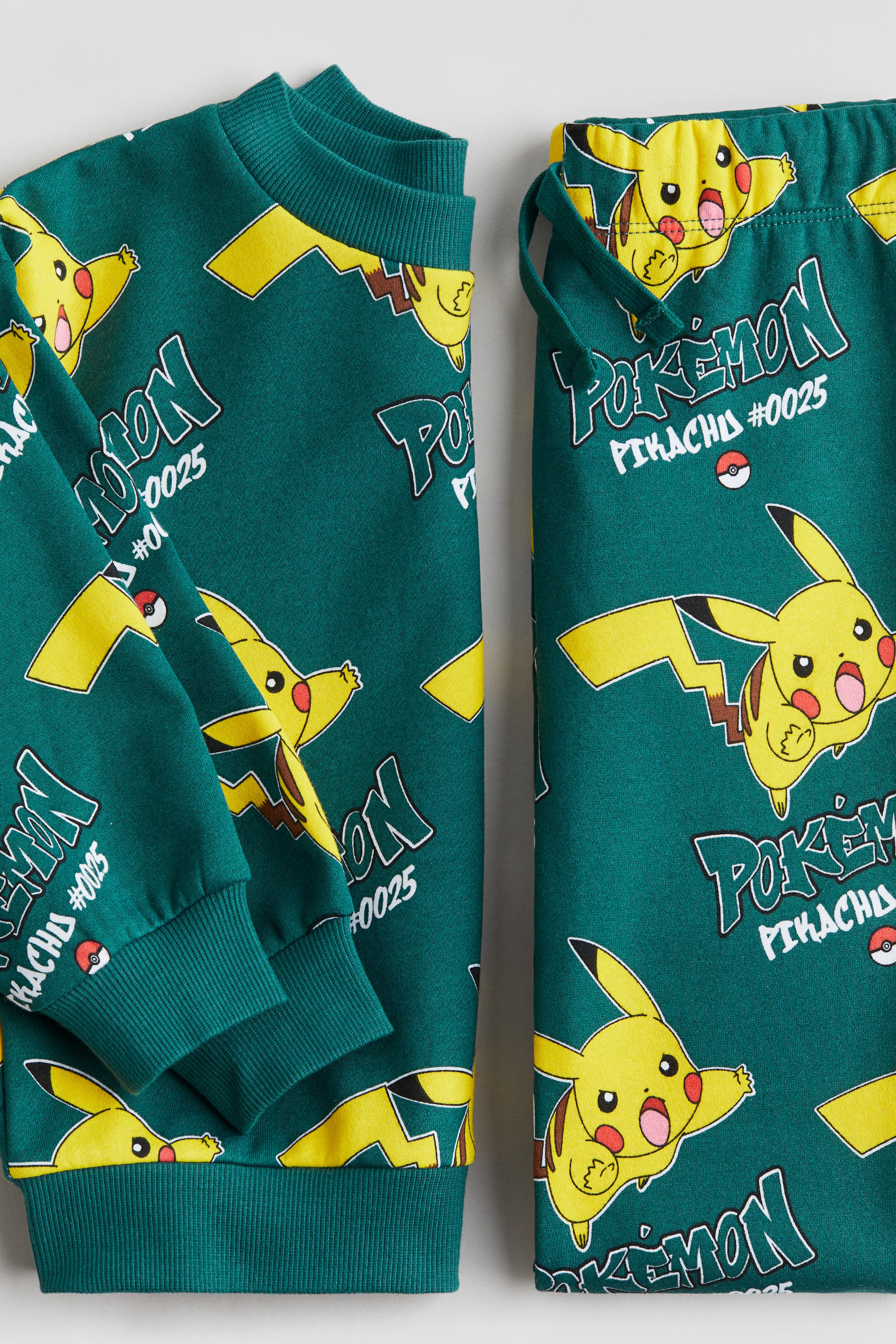 2-piece Printed Sweatsuit - Dark green/Pikachu - Kids | H&M US | H&M (US + CA)