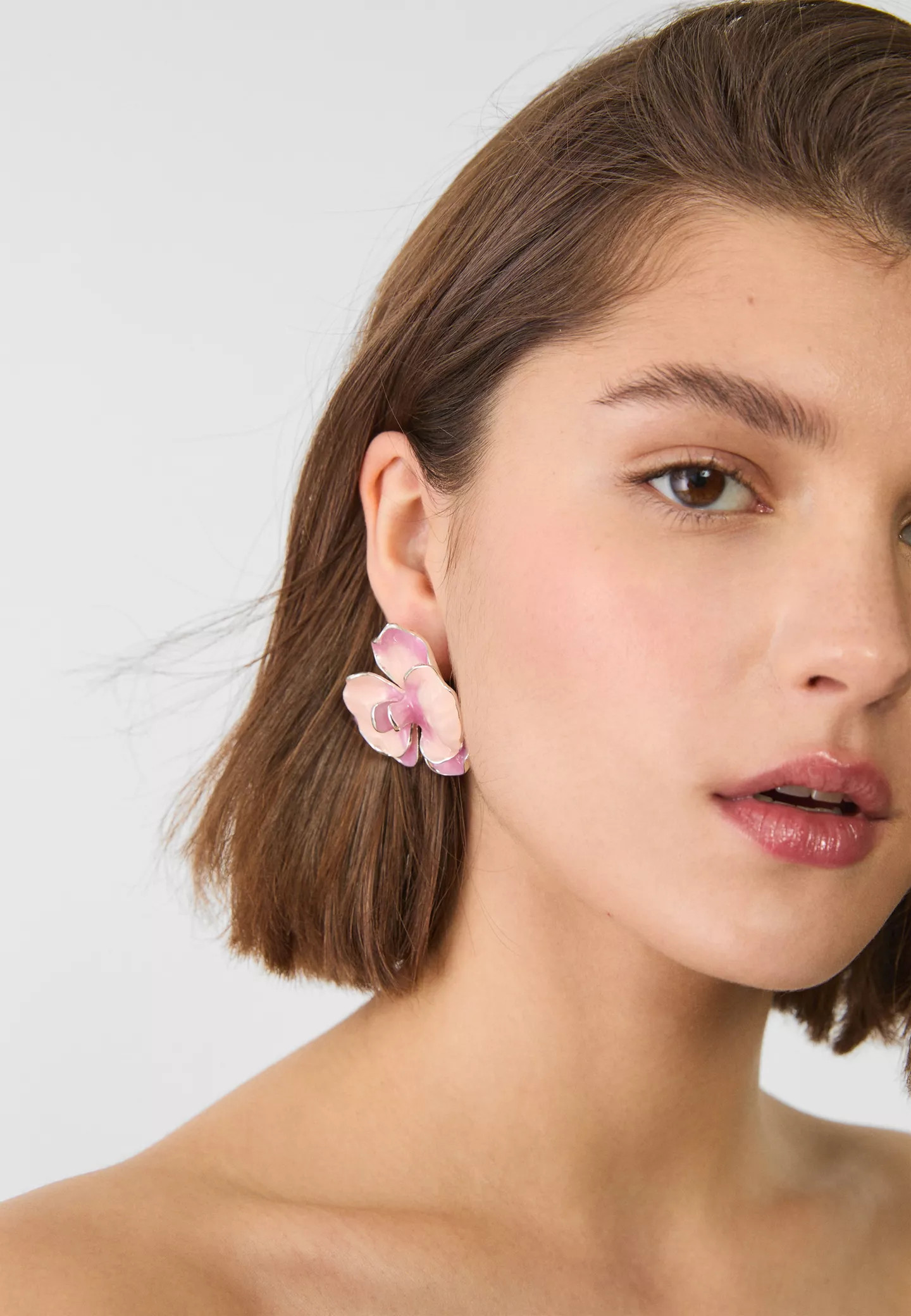 Enamelled flower earrings | Stradivarius (UK)