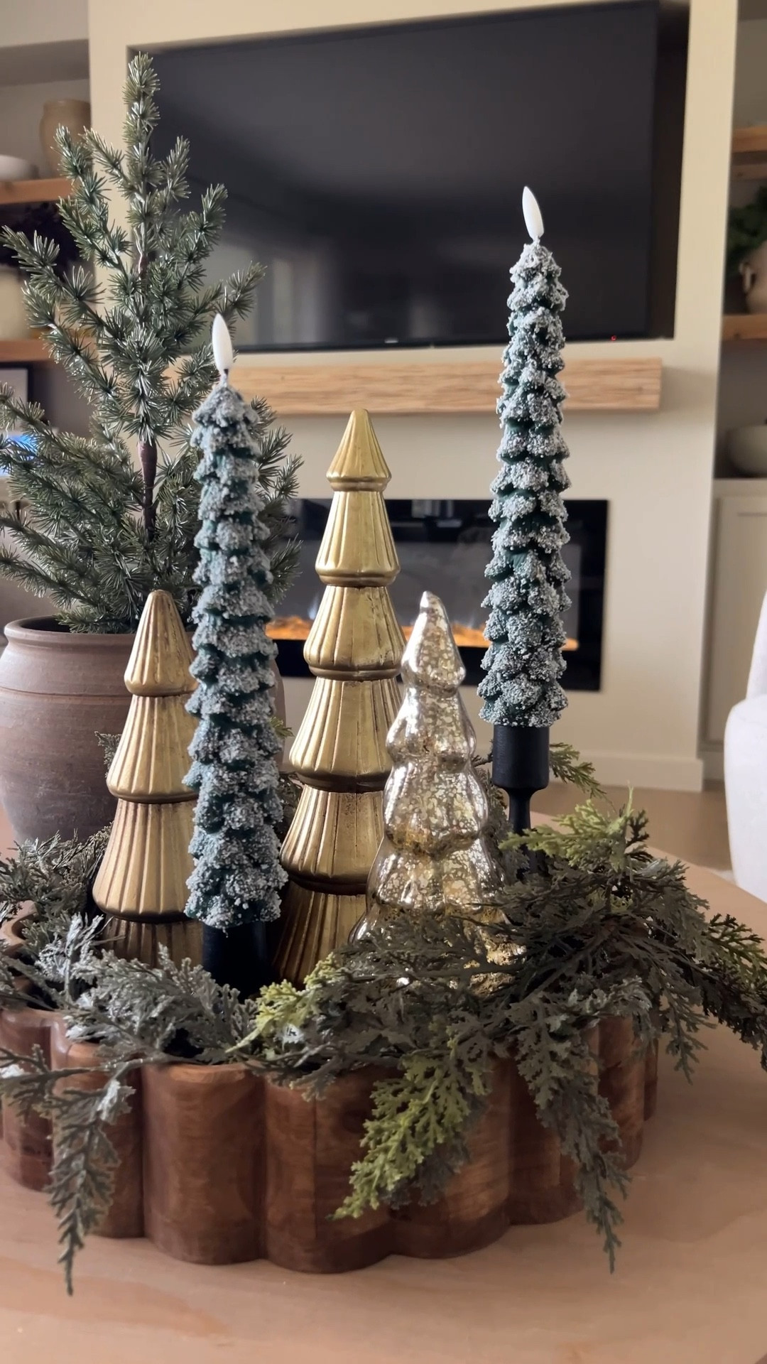 Christmas tray styling idea 🎄✨

#LTKHome #LTKSeasonal #LTKHoliday