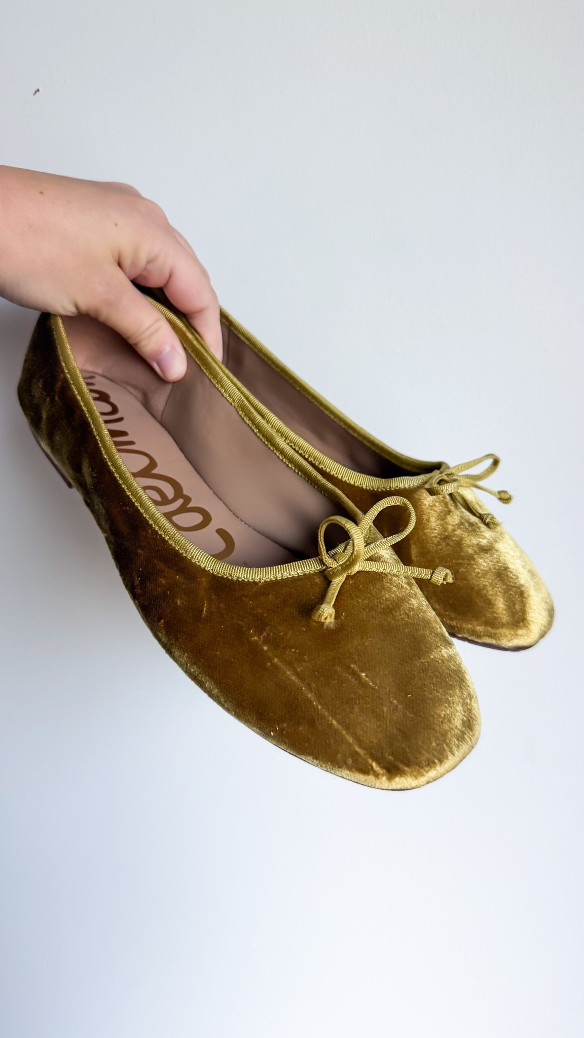 Loving these chartreuse flats!