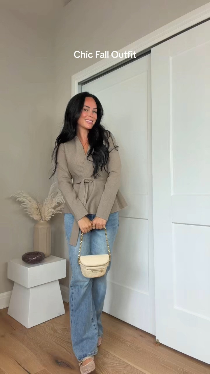 Chic fall outfit inspo 🤎 I’ll have all my outfit details linked on my LTK.

My sizing: 5’7”, 145 lbs, 32DD
I’m wearing a size small top + size 27 tall jeans.







@Aritzia #FallOutfit #ChicFallOutfit #FallOutfitInspo #AutumnStyle #FallFashion chic fall outfit, fall outfit inspo, autumn outfit ideas, simple fall outfit, elevated fall style, everyday fall outfit, fall fashion, women’s fall style, neutral fall outfit, casual chic outfit