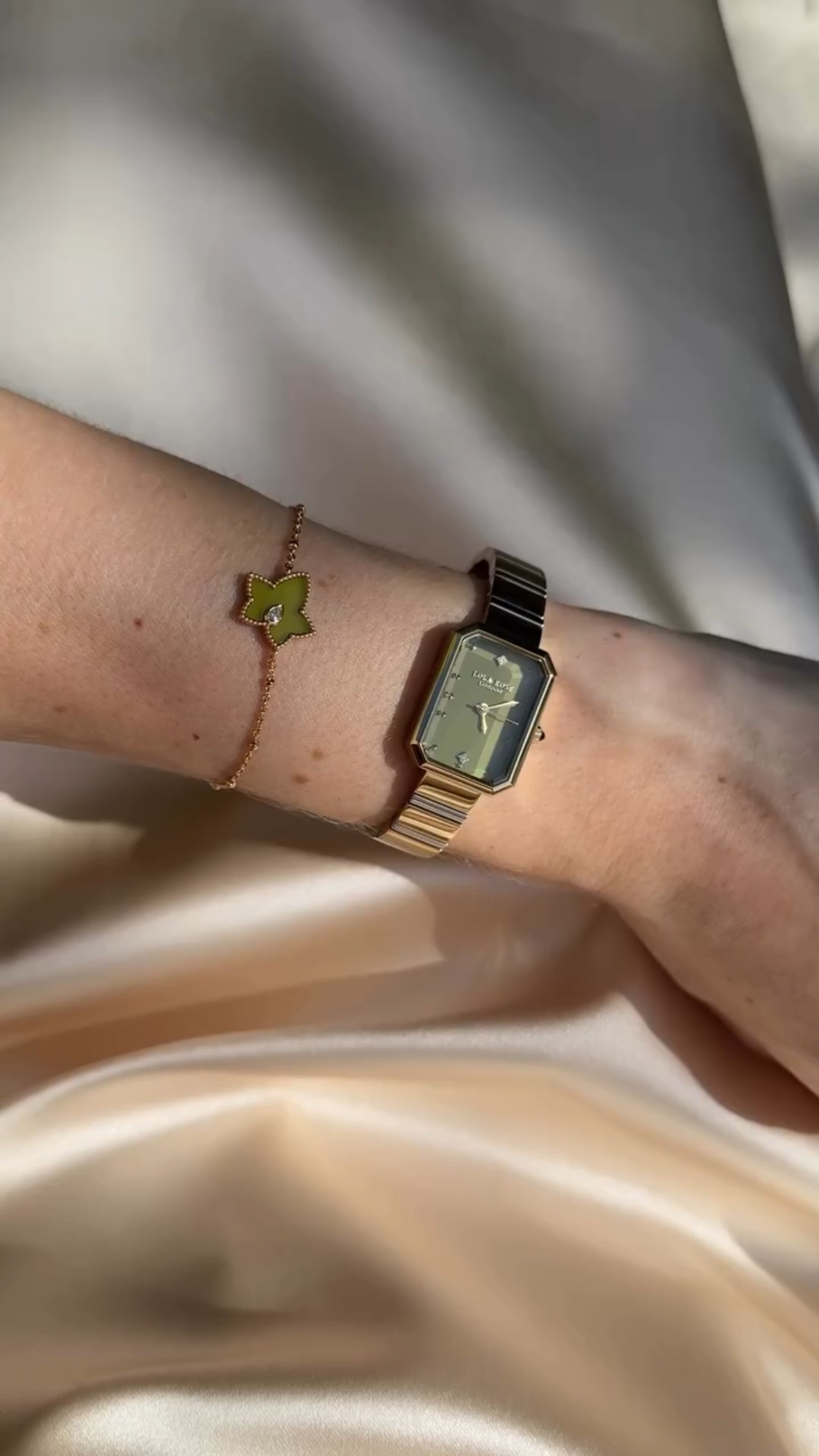 Gorgeous! Lola Rose and the Supernatural Summer collection — jewelry in stunning shades of green beauty @lolarose 🌿

A watch in the style of Old Money and quiet luxury, paired with trendy two-tone metal pieces — gold and silver. Totally obsessed with how it looks together with the bracelet.

I’m so inspired by this collection — it’s truly special, the kind of detail that takes any style to the next level.

#LolaRose #SupernaturalSummer #GreenBeauty #OldMoneyStyle #QuietLuxury #JewelryAddict #AccessoryGoals #StyleInspo #LuxuryLook #ChicAccessories #watch